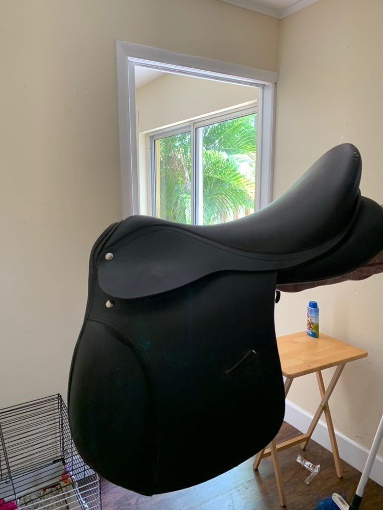 All purspose English jumping saddle
