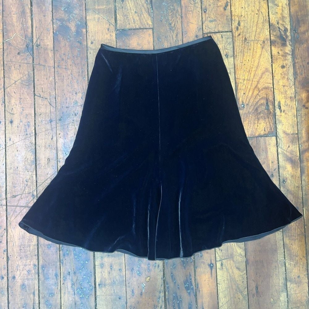 Armani Collezioni Velvet Knee Length Skirt Black Size 6 Zip Back