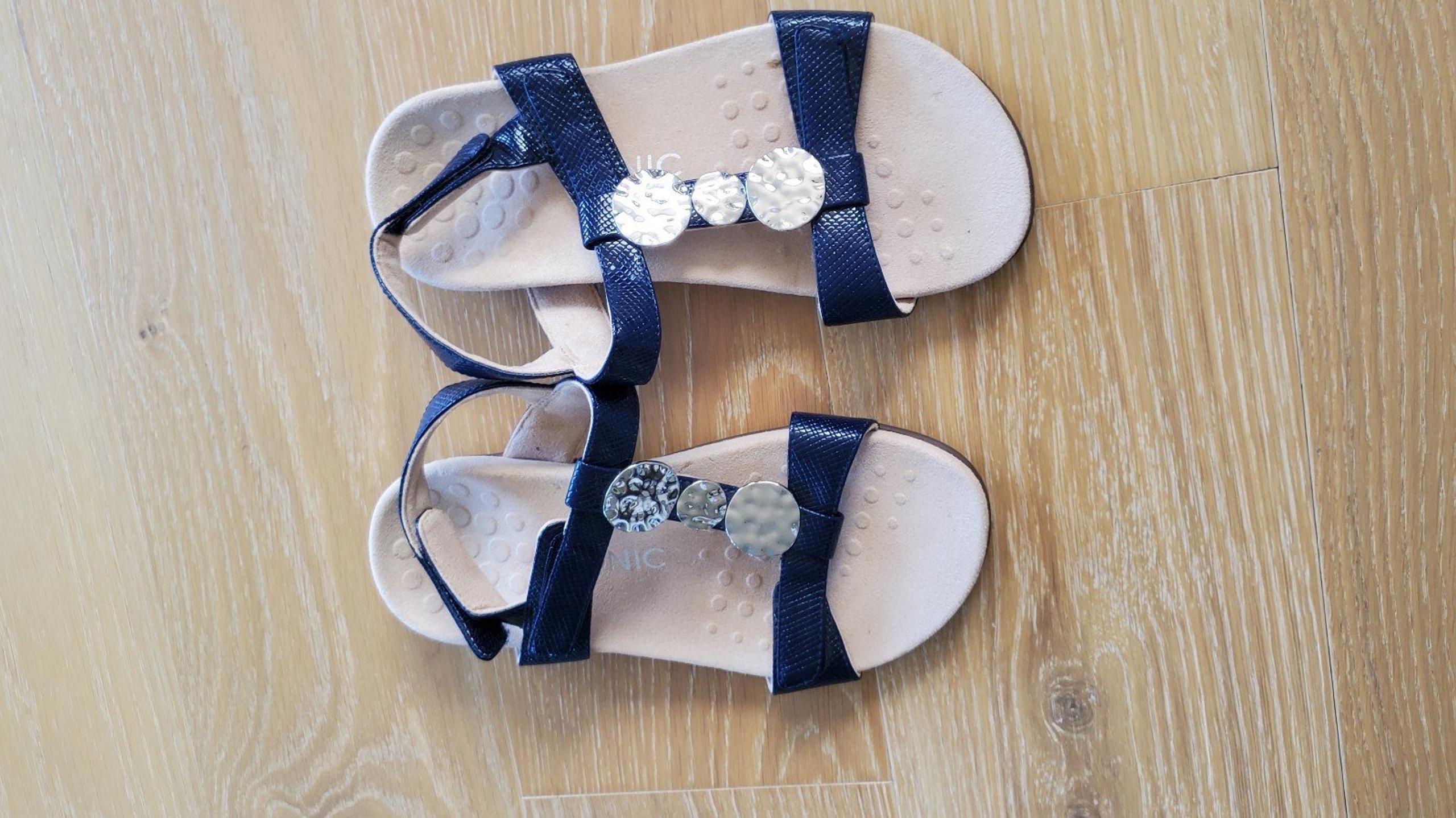 Vionic sandals size 6 women