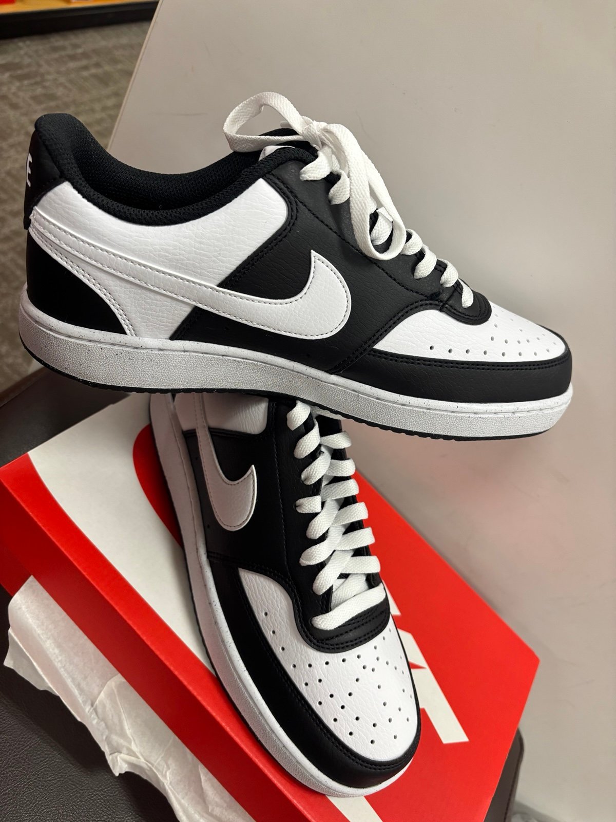 Nike shoes ￼