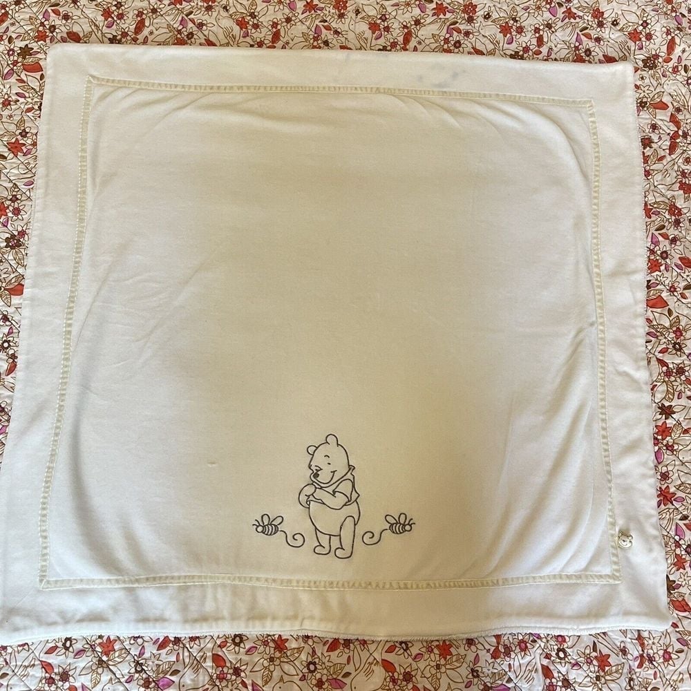 Walt Disney Collection Winnie Pooh Embroidered Pale Yellow Blanket Bumble Bees