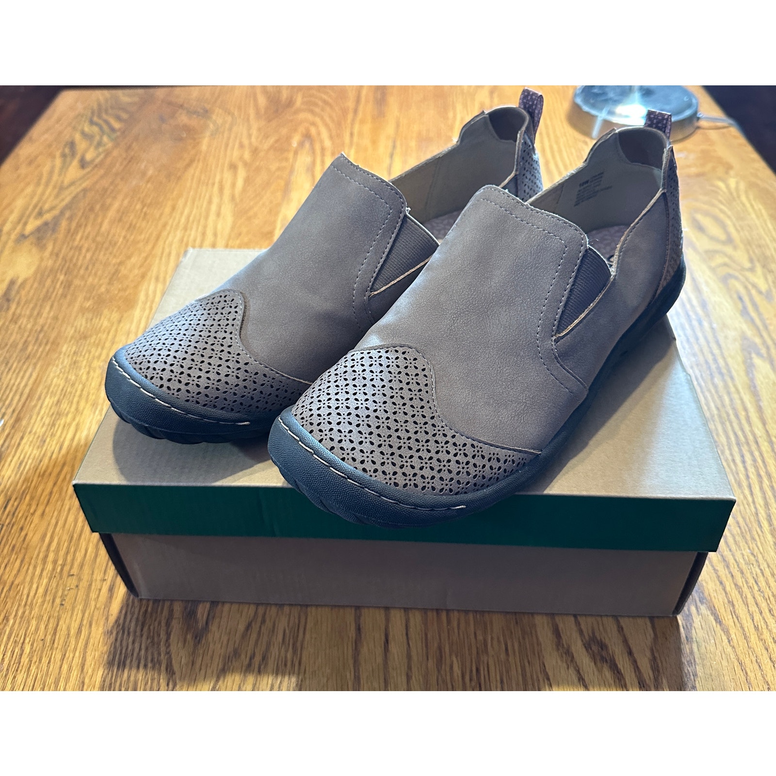 Women's JBU Shoes - Size 10 Wide Taupe