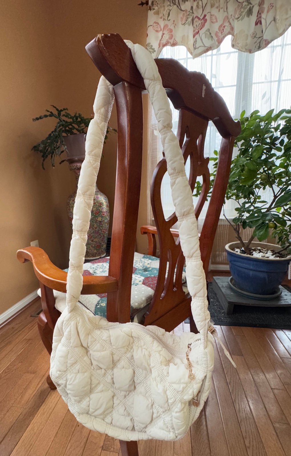 Carlyn Puffer Quilted Shoulder/Hobo Bag. Zipper Closure, Adjustable Strap.