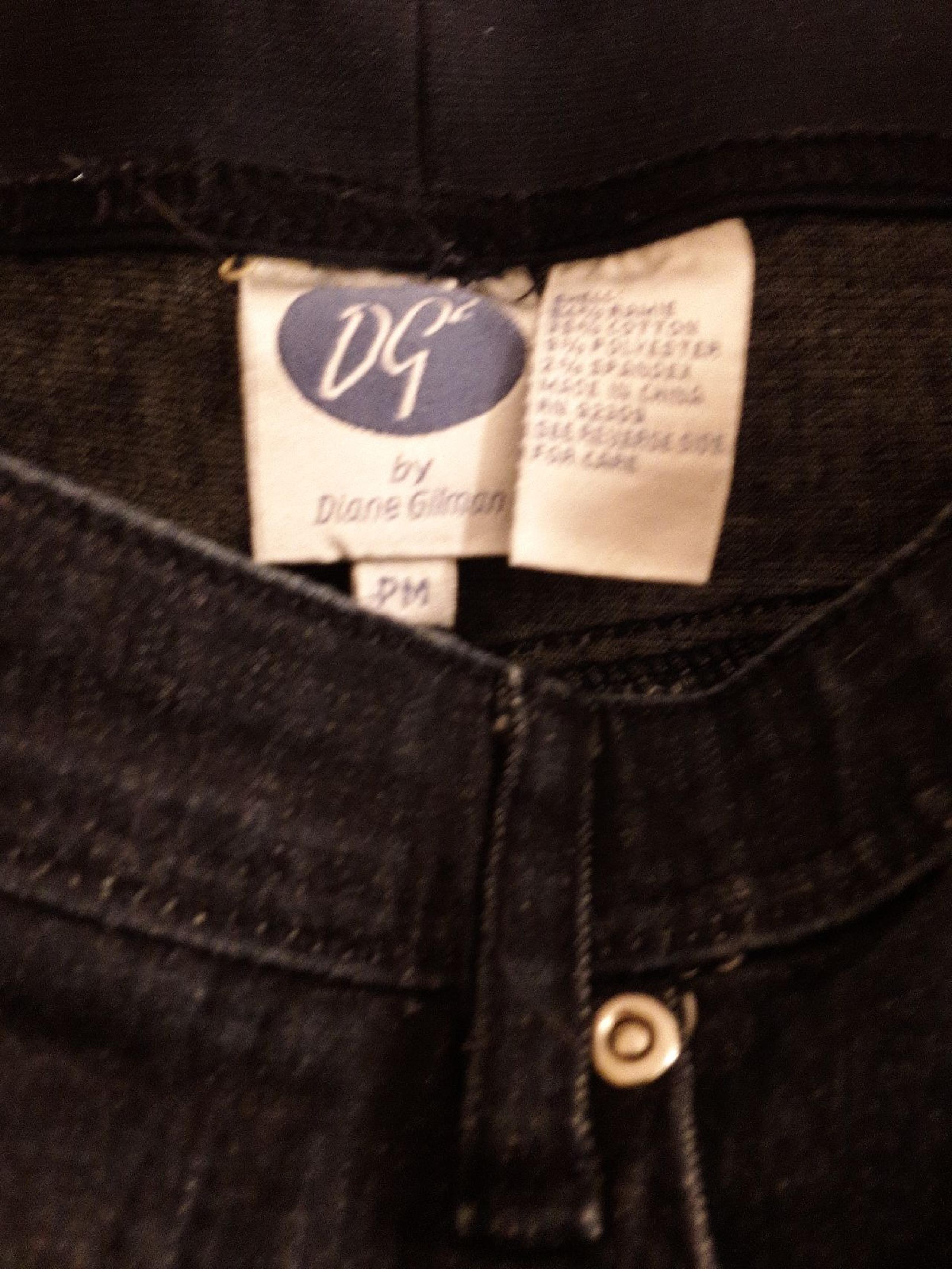 womens capris size PM Black