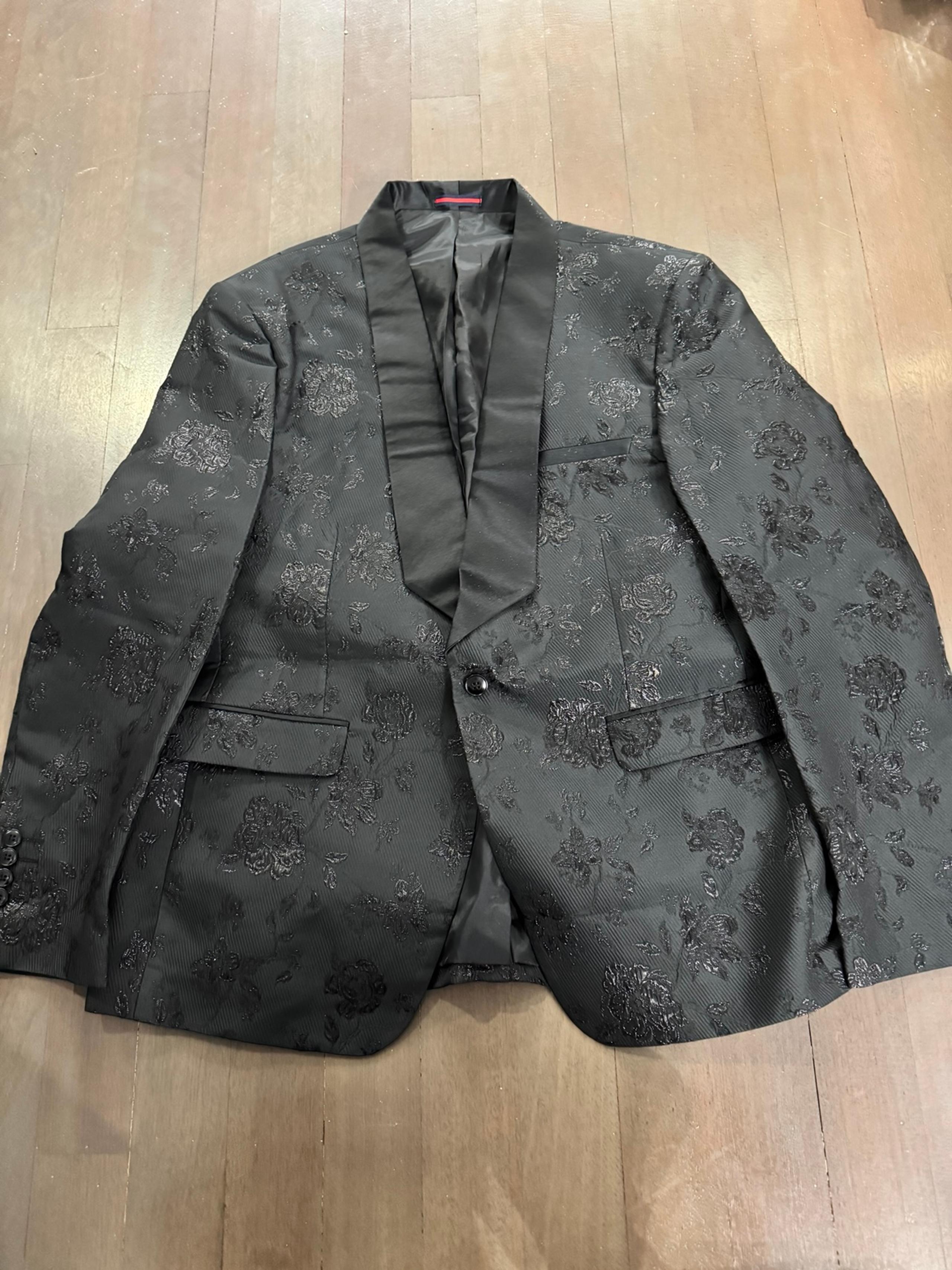 men's 2 piece Suit. Size L, pant's size 40