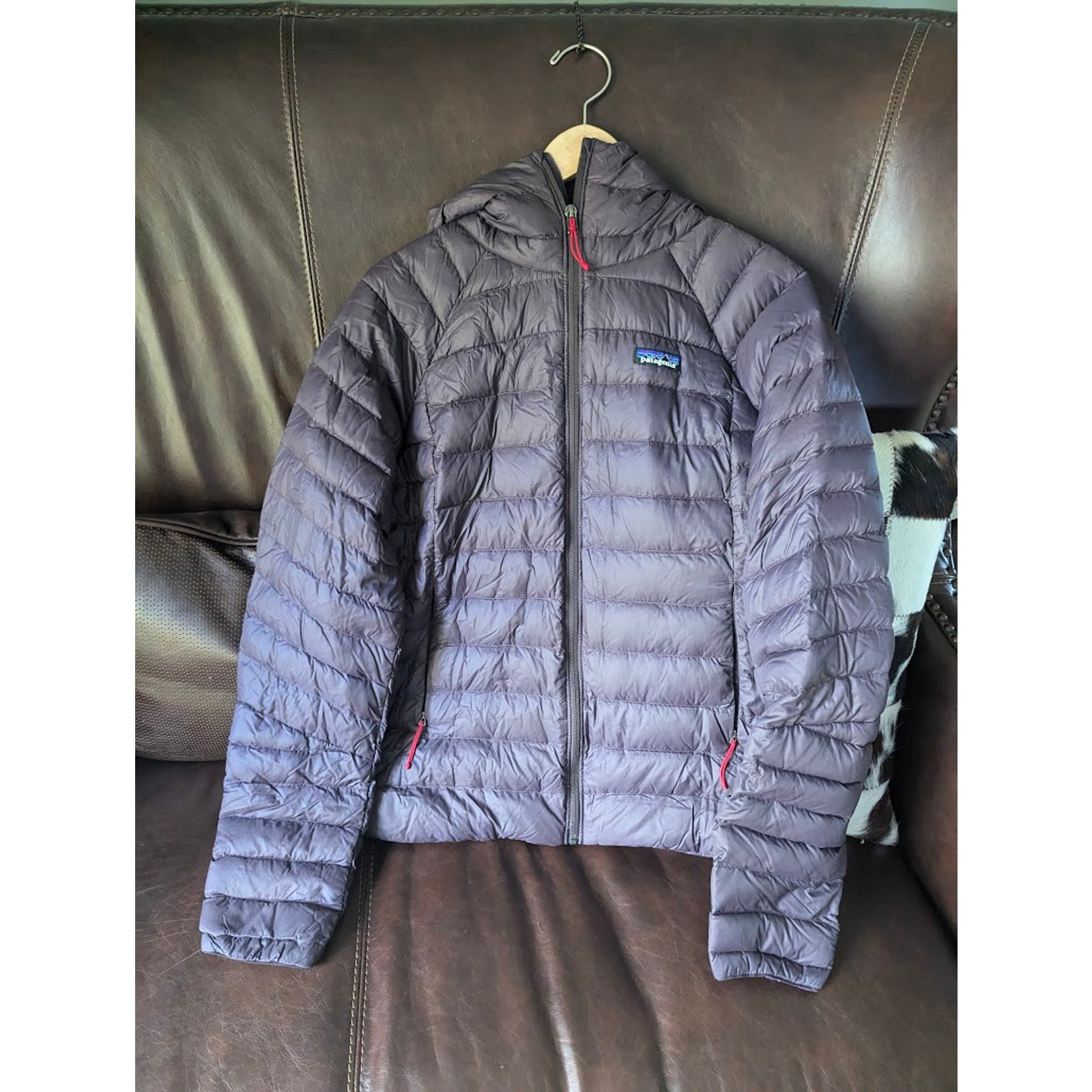 Patagonia Womens Women's Down Sweater Hoody Obsidian Plumb 84712