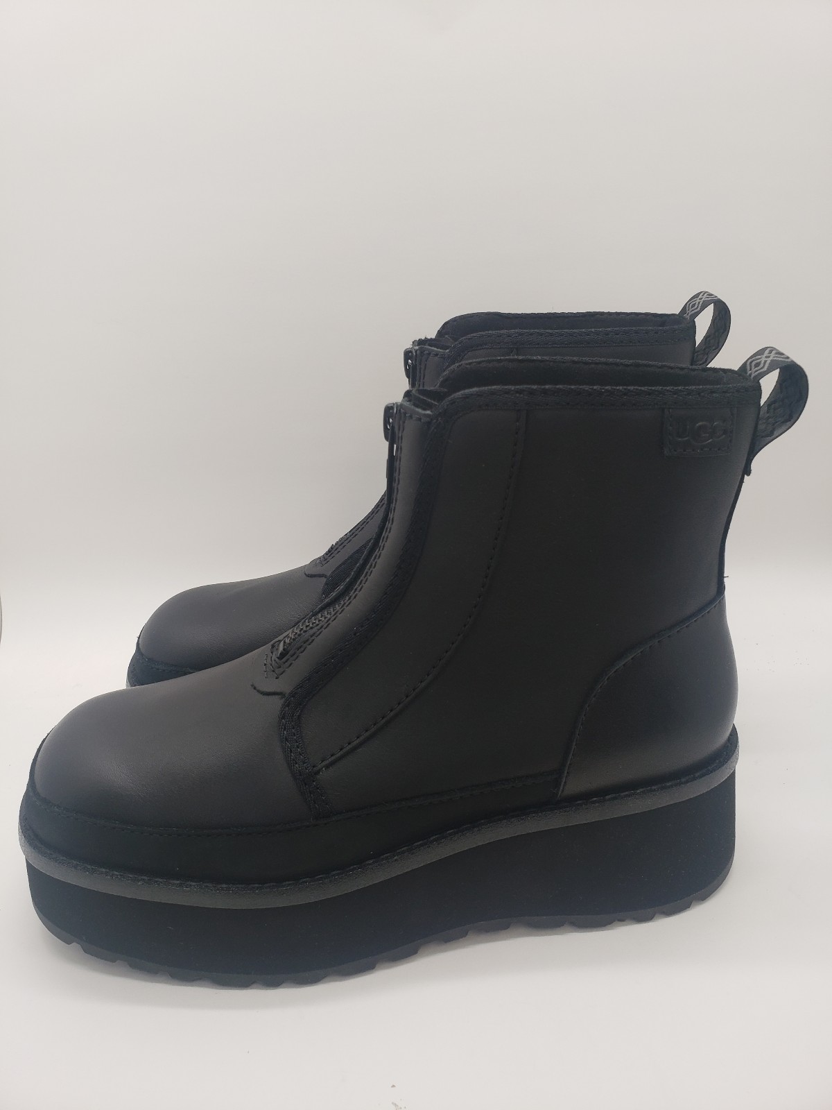 Ugg women's Cityfunc zip boots size 8.5 black color.