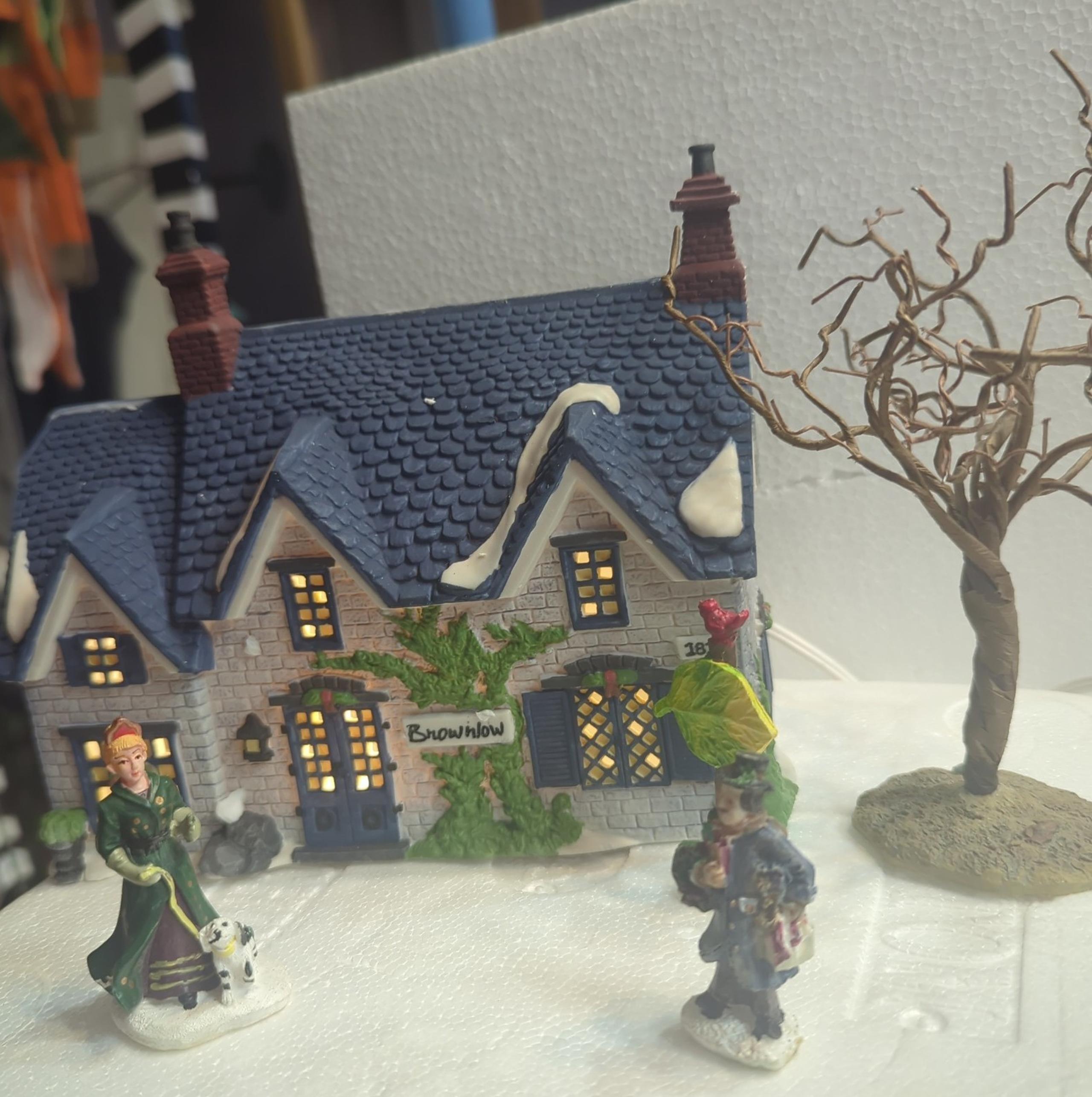 Department 56 "BROWNLOW HOUSE"