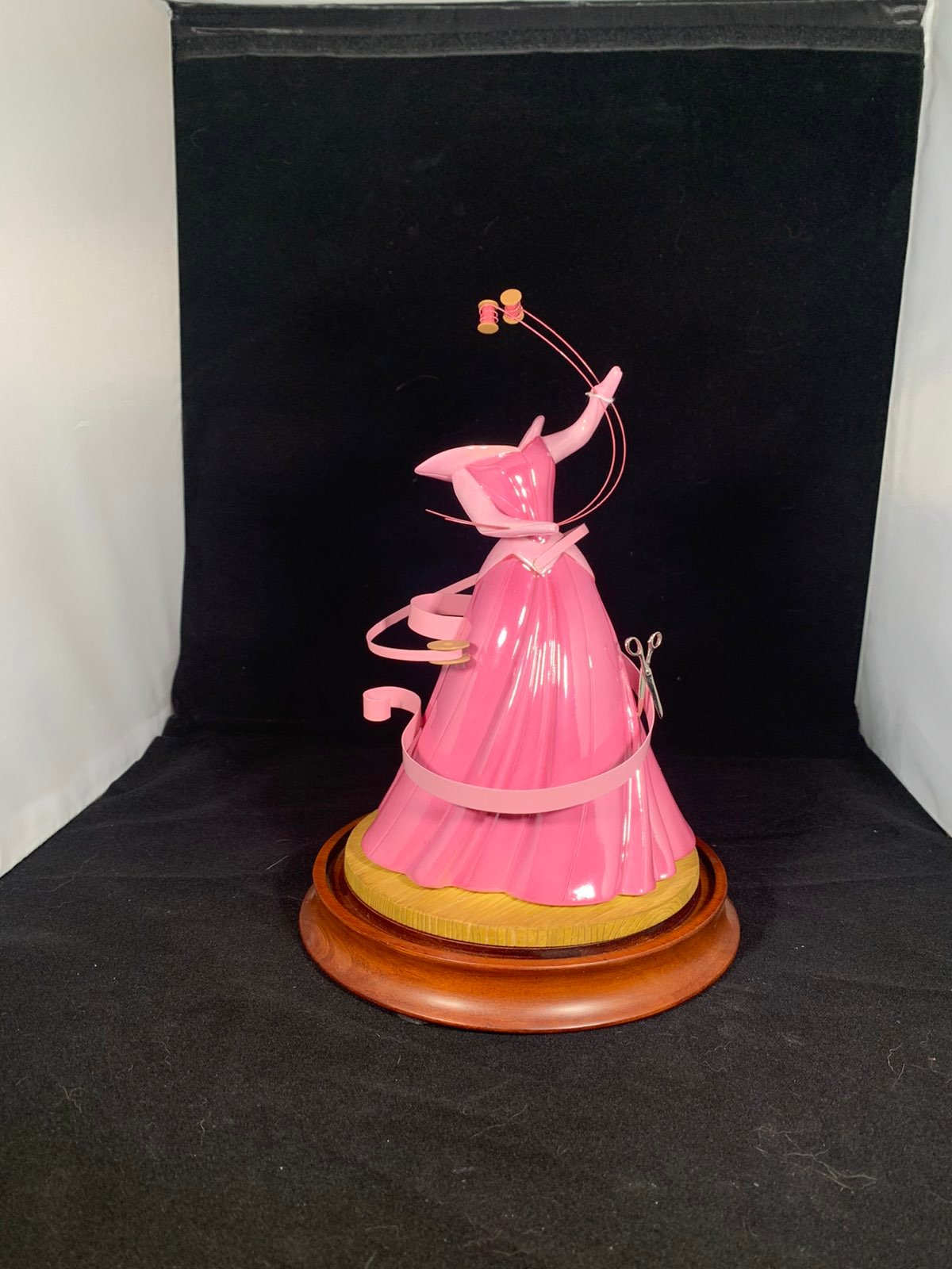 WDCC DISNEY CLASSICS SLEEPING BEAUTY PRINCESS AURORA'S DRESS A DRESS A PRINCESS