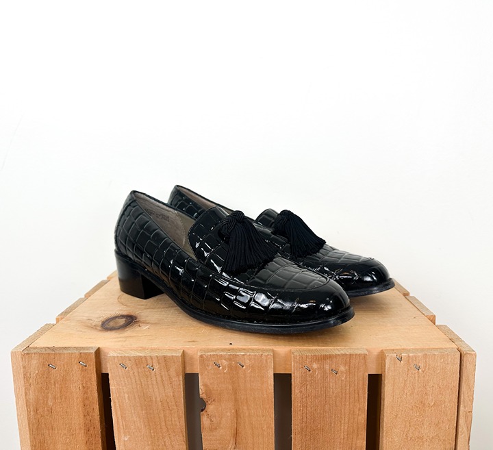 Vintage 90s Women's Black Patent Leather Crocodile Tassel Loafers Size 7