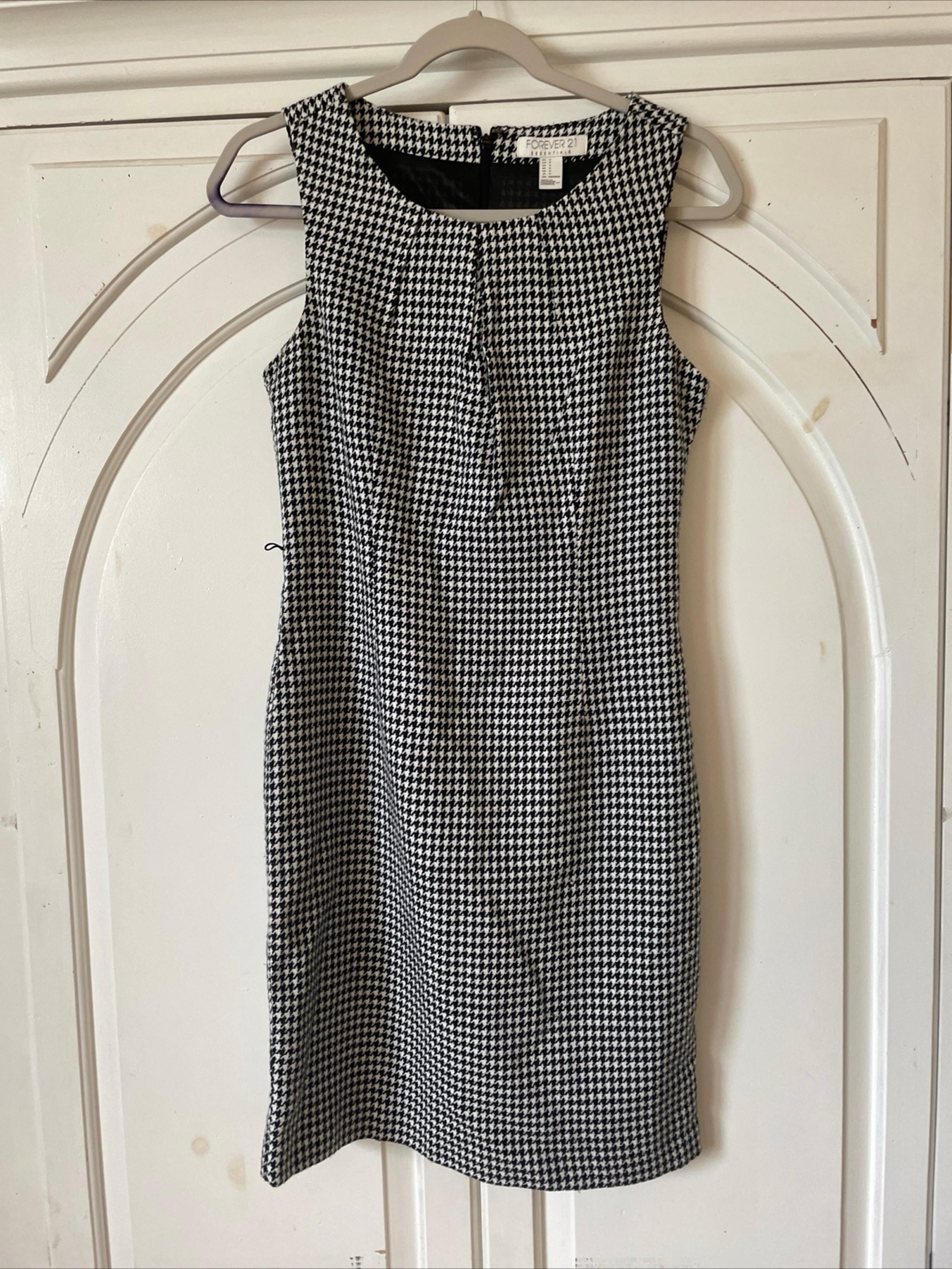 Forever 21 Women’s Black And White Knee Length Sleeveless Career Dress Size S
