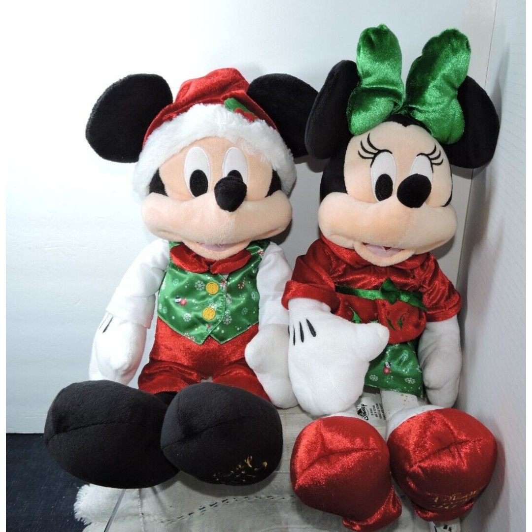Disney store 2019 Christmas mickey and Minnie dressed in holiday attire /tags