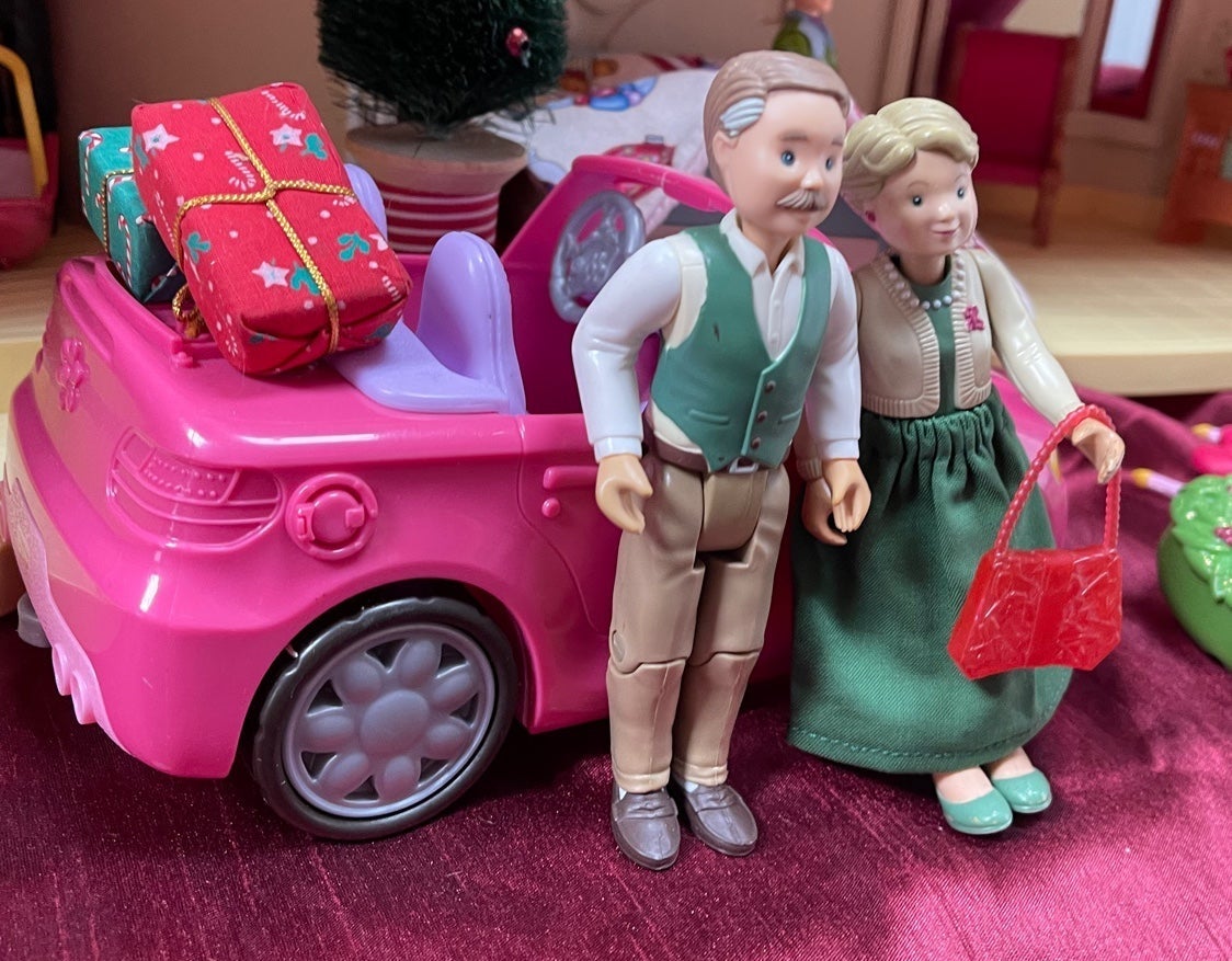 Loving family set of grandparents + green skirt
