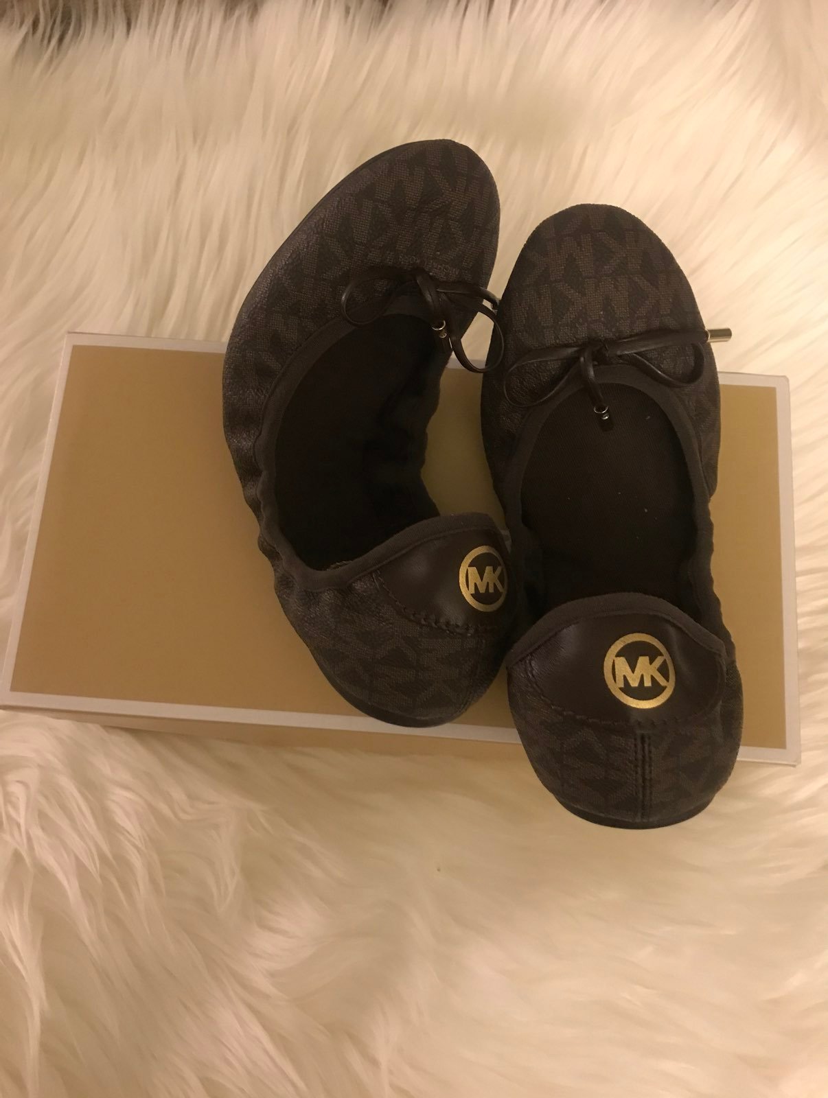 Flat shoes