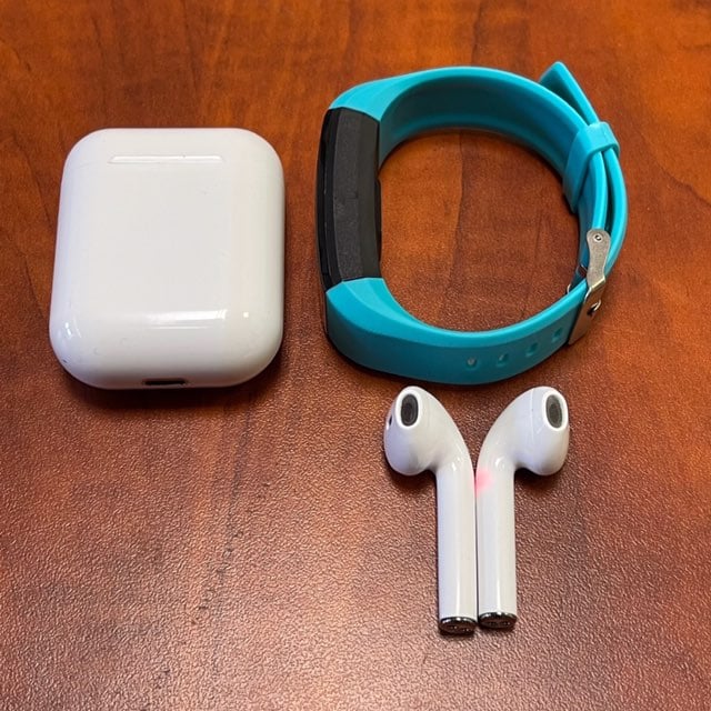 Pack of sport watch and earphones