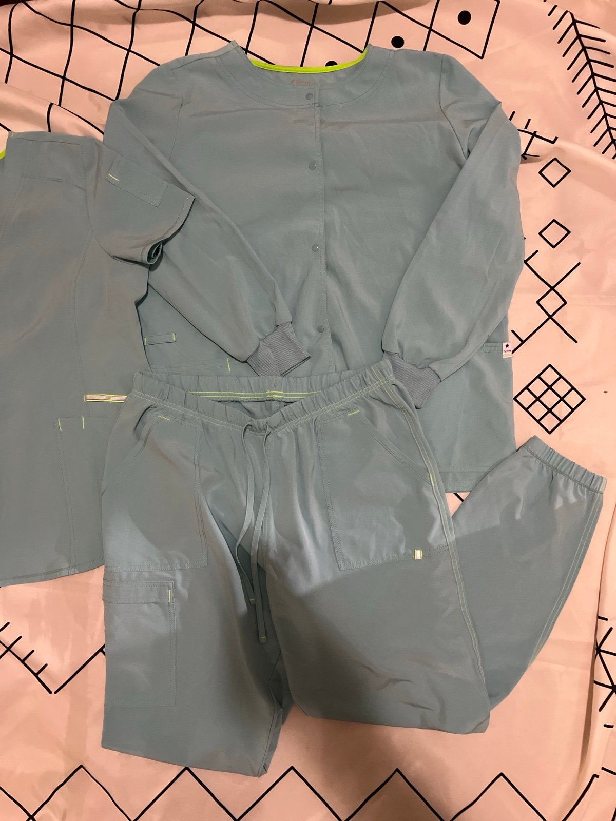 Scrubstar scrub set size large. Jacket , pants and bottom.