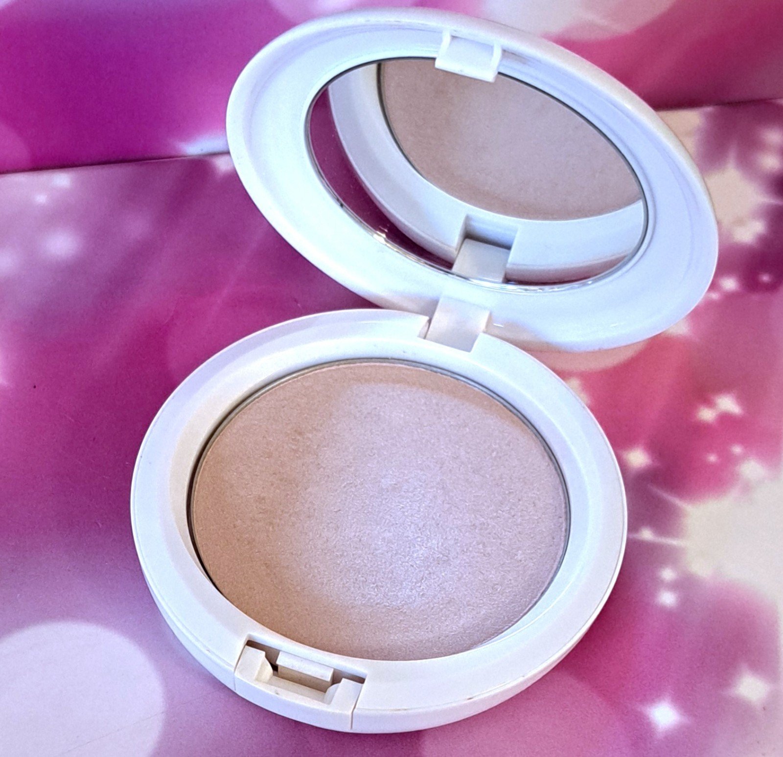 MAC limited edition Beauty Powder Snowglobe