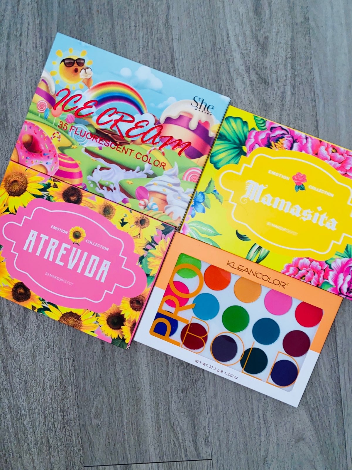 Eyeshadow Palette Bundle + gift ❤️