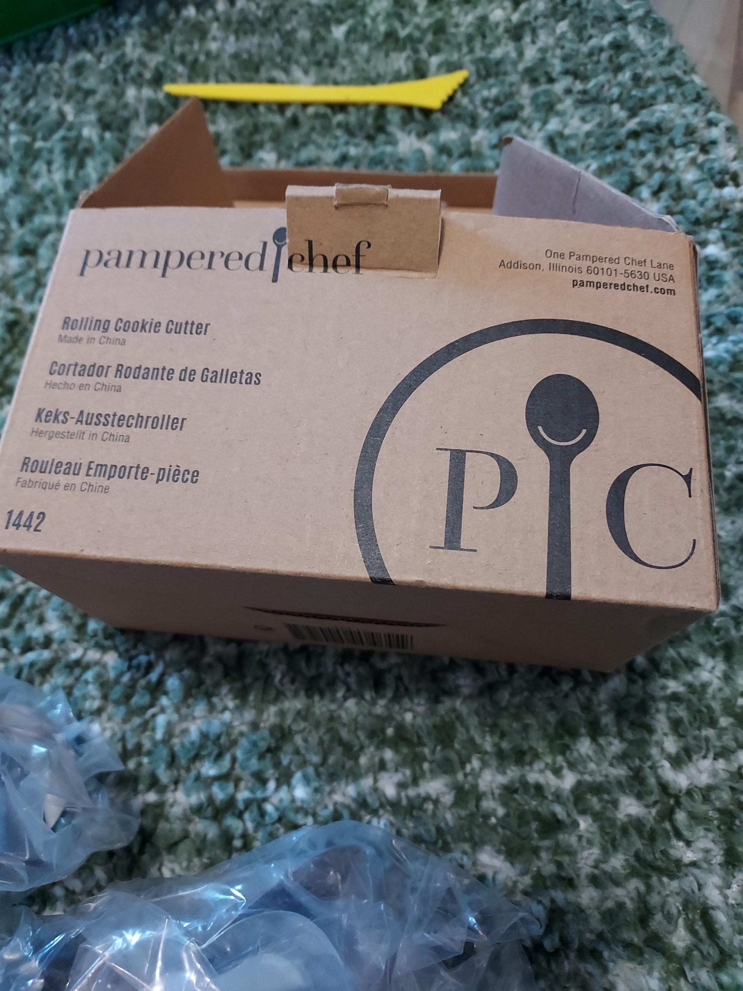 Pampered Chef rolling cookie cutter