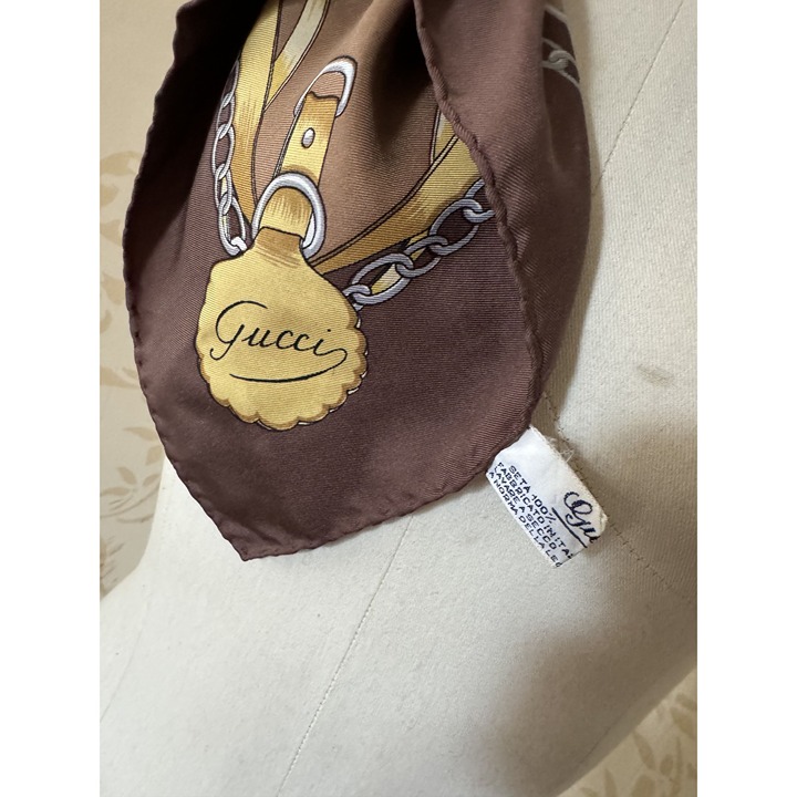 Italy Gucci Beautiful Authentic Scarf 33 x 33 Silk