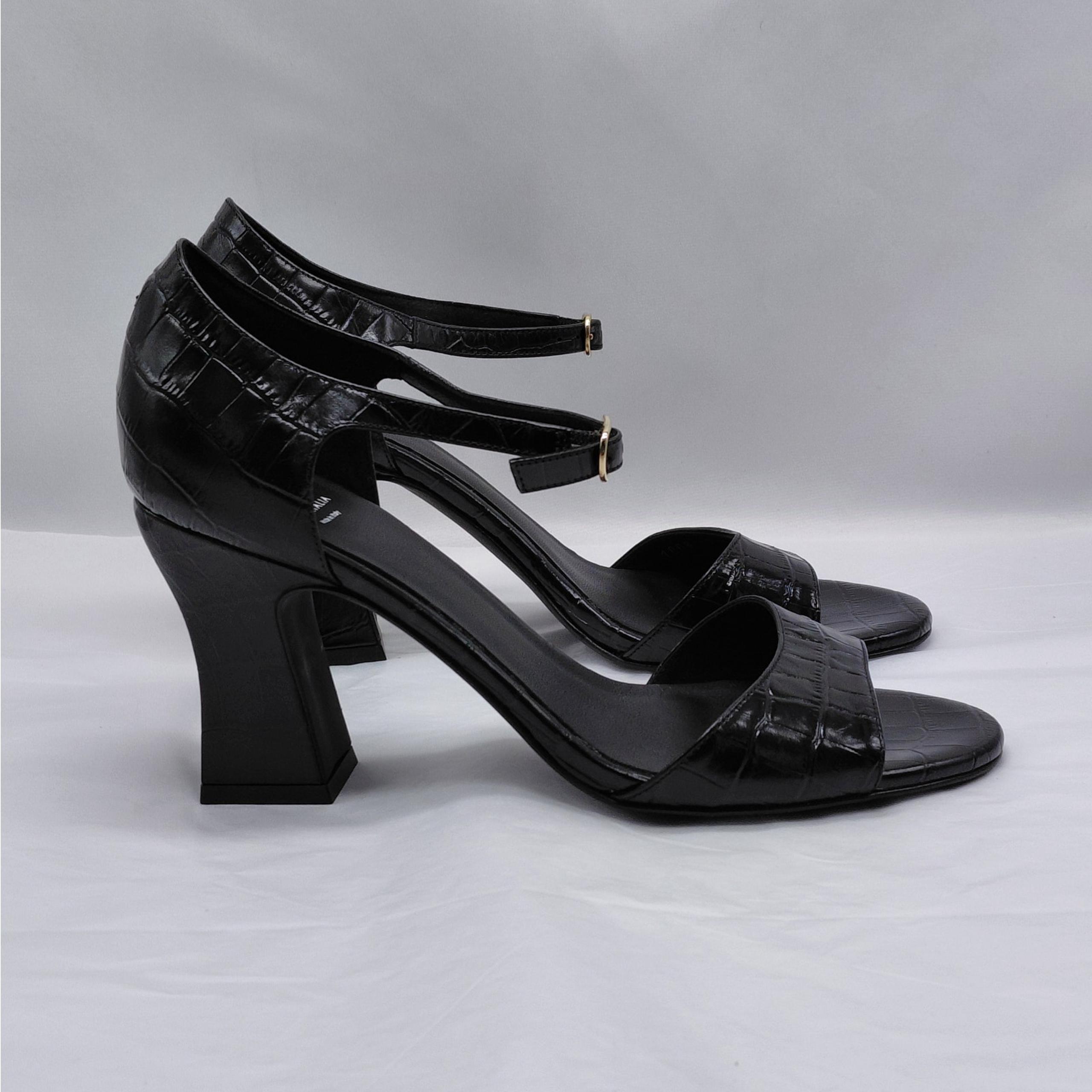 Aquatalia Open Toe Pumps Womens 9.5 Black Leather Sandals Minimalist Heels Shoes