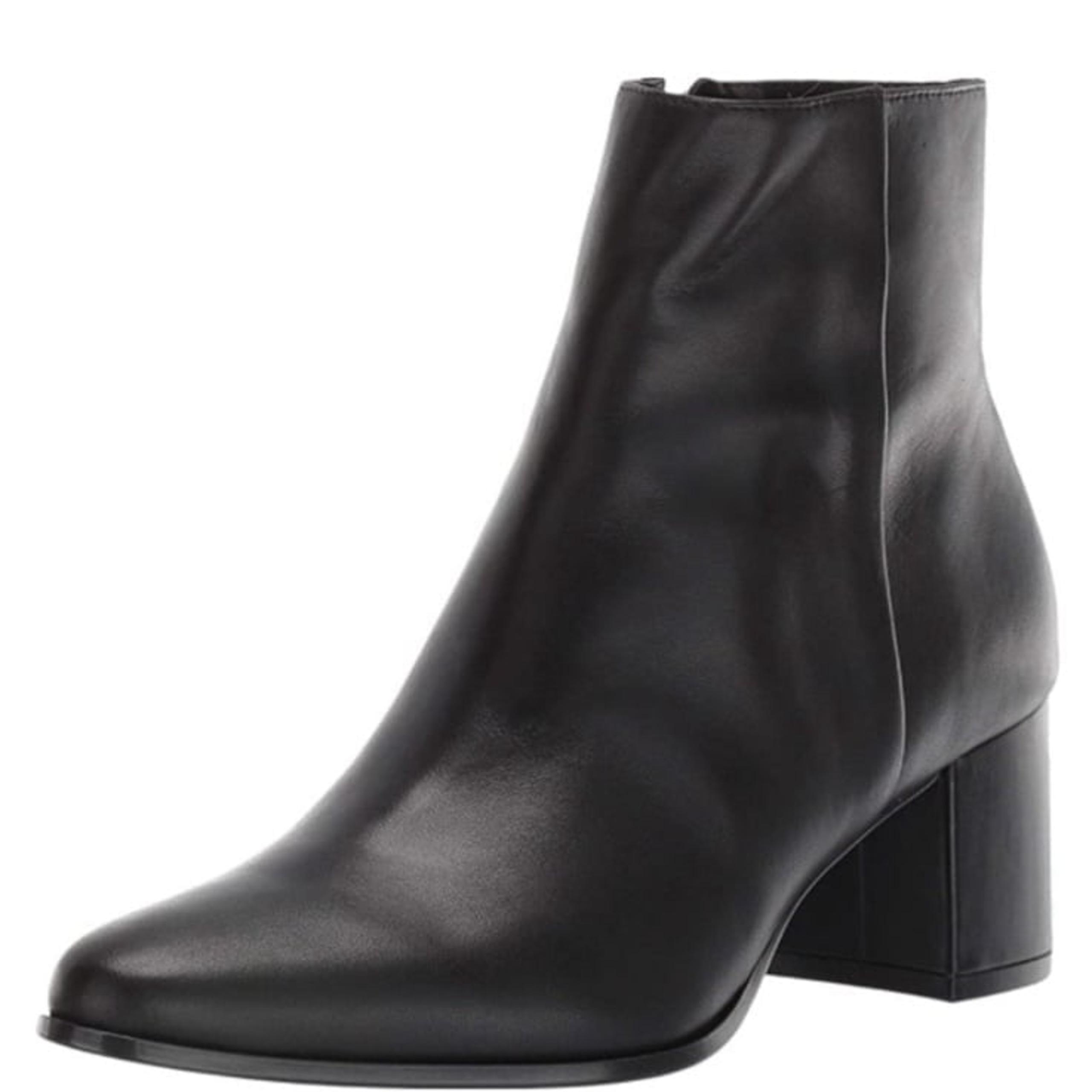 Calvin Klein Fimora size 8 leather ankle boots