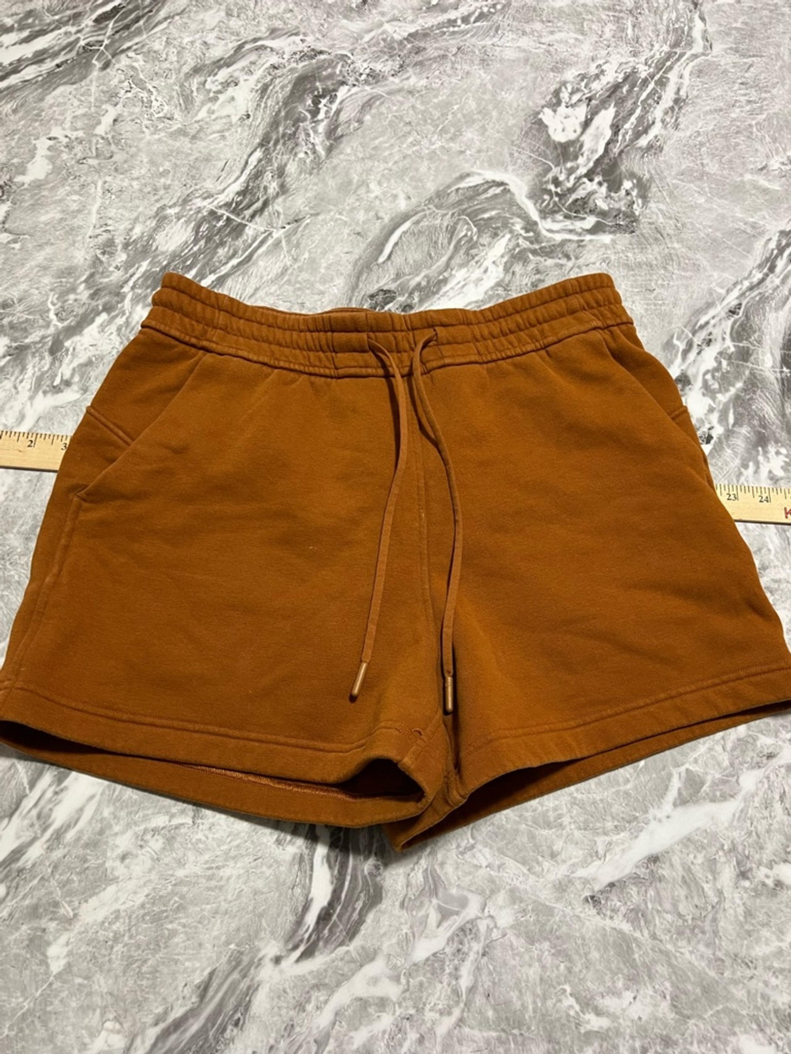 Women's Lululemon loungeful Shorts Size 8