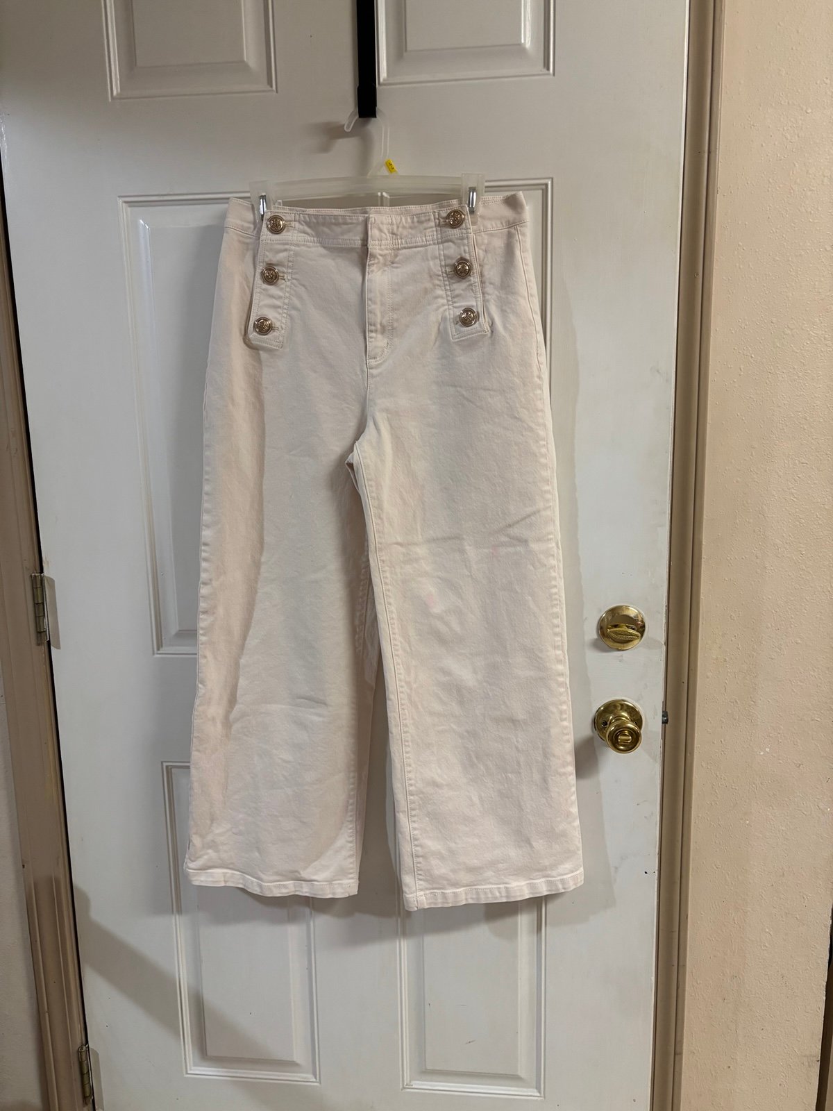 NWT size 10 Ann Taylor Ivory Mariner High Rise Wide Leg Crop Jeans. Retail 129