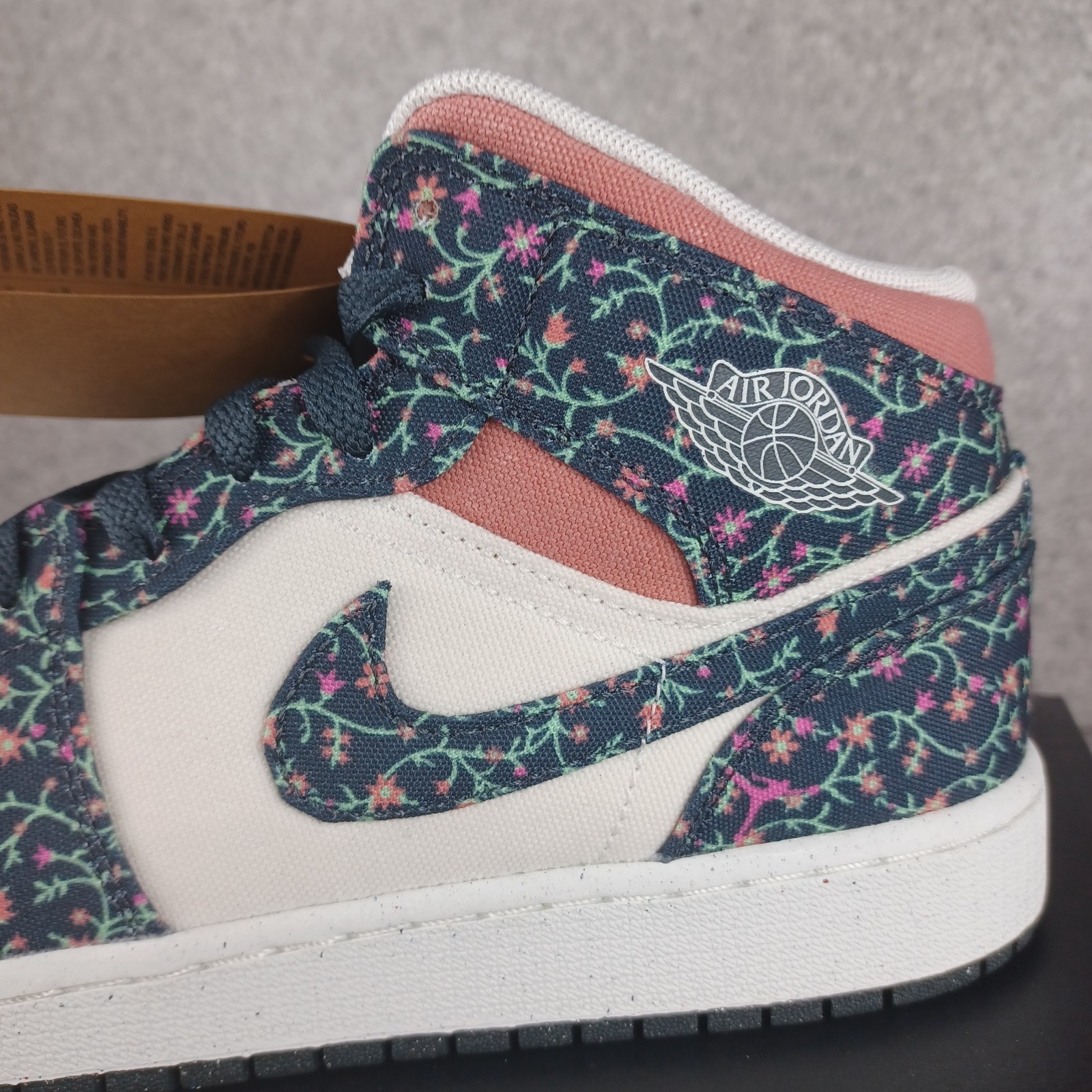 ◆大人気◆NIKE AIR JORDAN 1 MID FLORAL◆関税/送料込◆ Akciós Termékek | Nike Air Jordan 1 Mid Floral Canvas