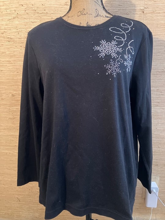 Decorated Originals Black w/Rhinestones Snowflake Scene Pullover Top Size L
