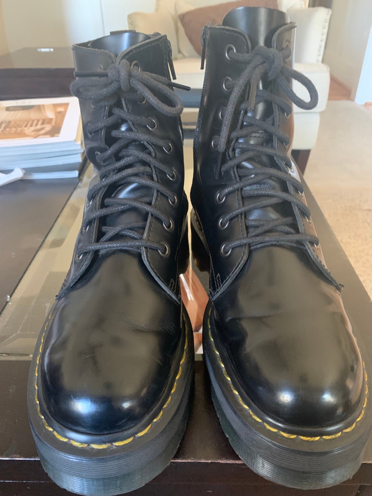 Doc Martens Mens/Unisex Platform Boots Men 7 women Size 9