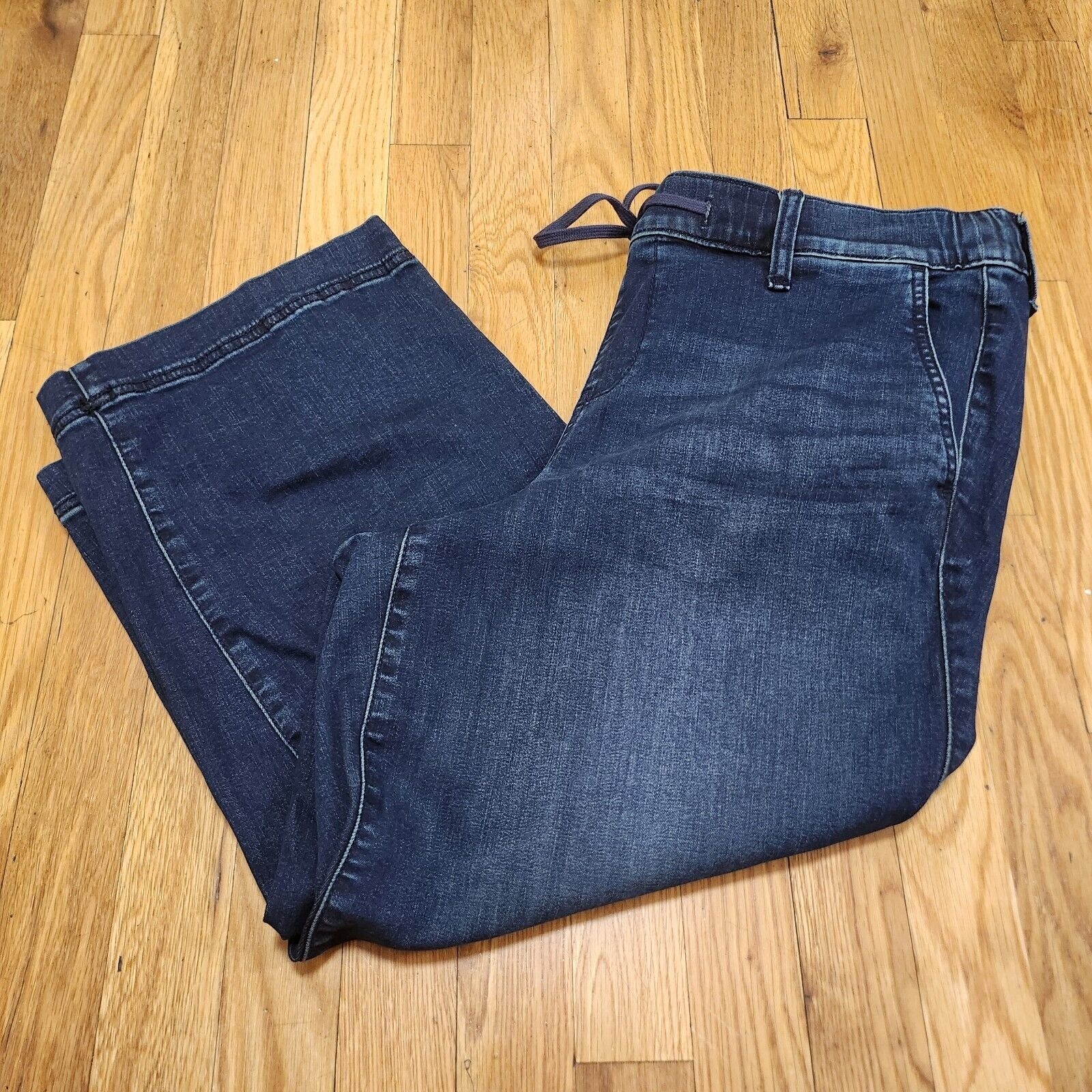 Torrid super soft denim weekend crop wide mid rise leg jeans