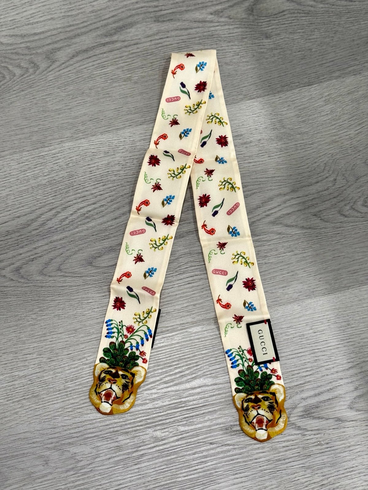 Gucci twilly scarf