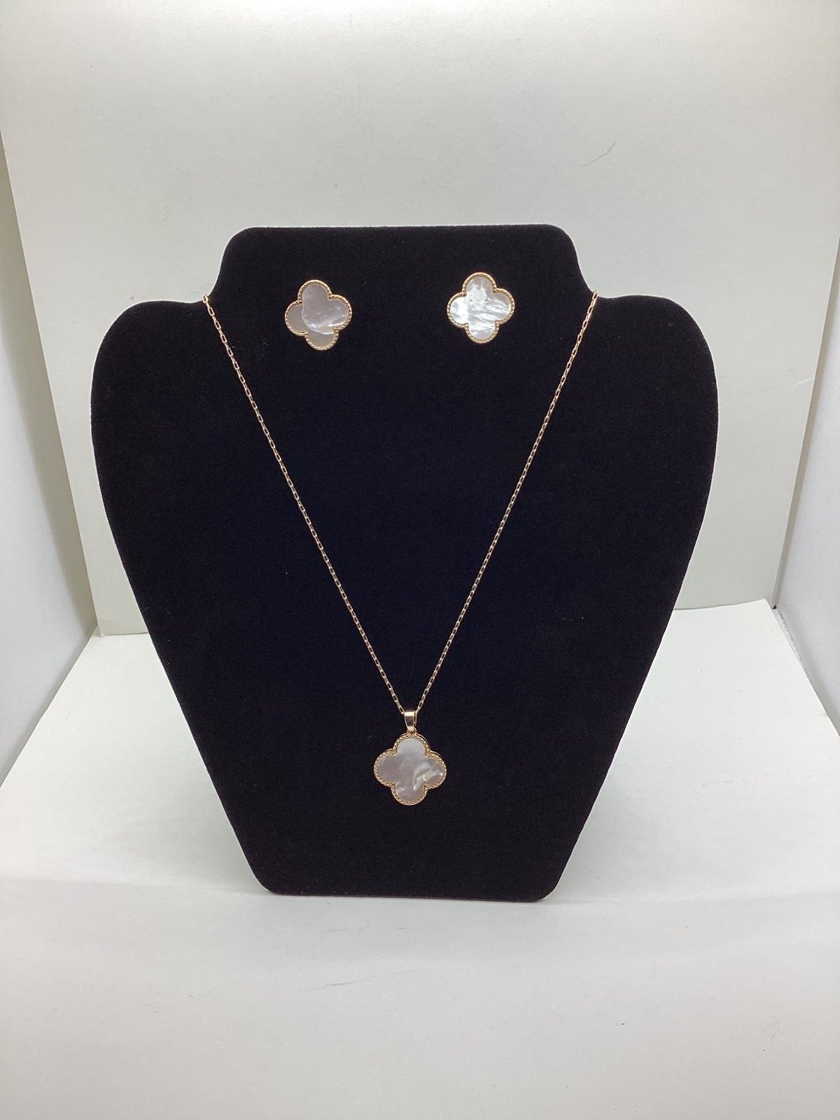 SOUTHERN GIRL FLOWER STATEMENT MOTHER OF PEARL NECKLACE SET SA4