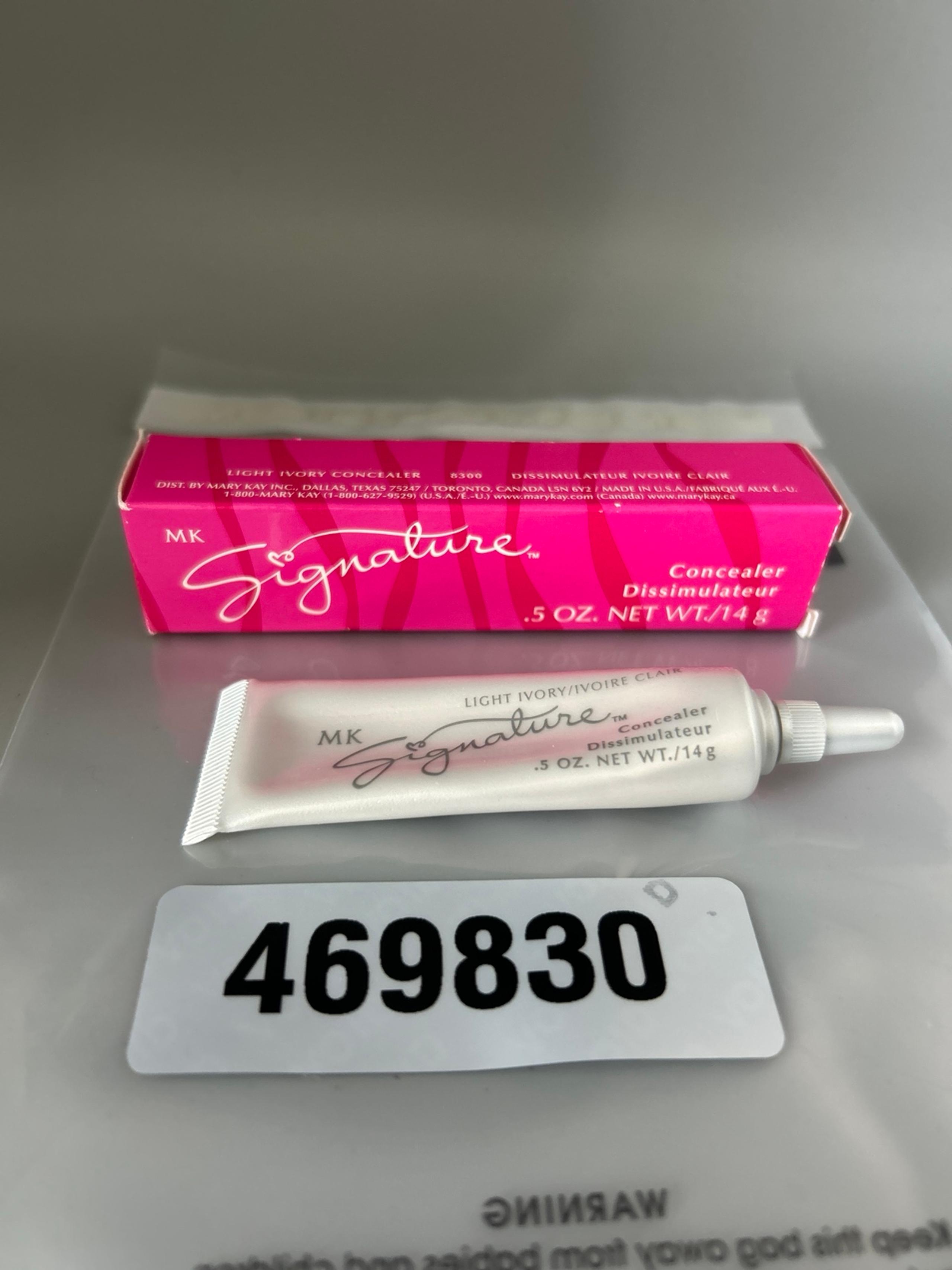 Mary Kay Signature Concealer – Light Ivory 8300 – New (Box Open)