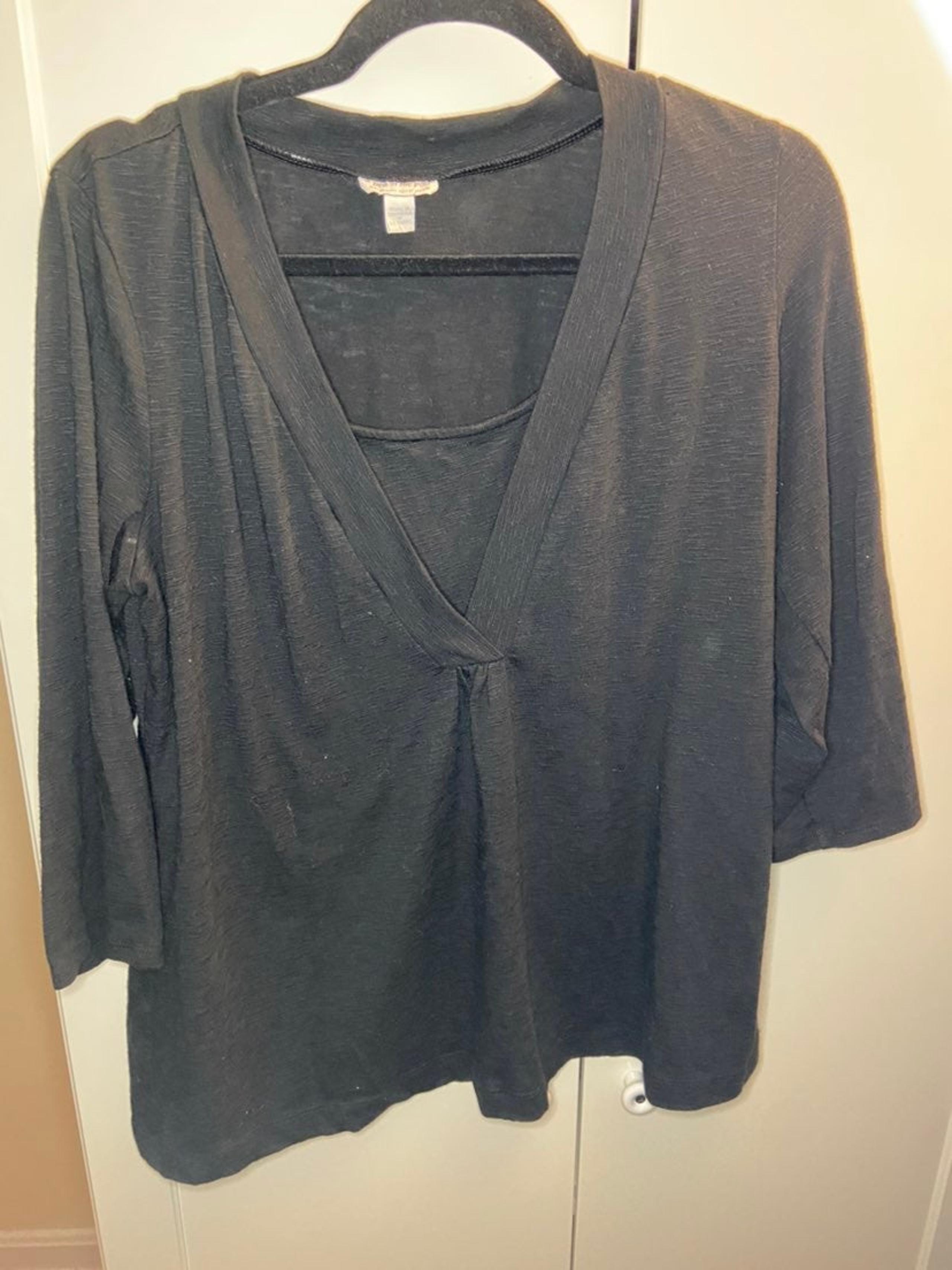 A Pea in the Pod Black Nursing Shirt sz L