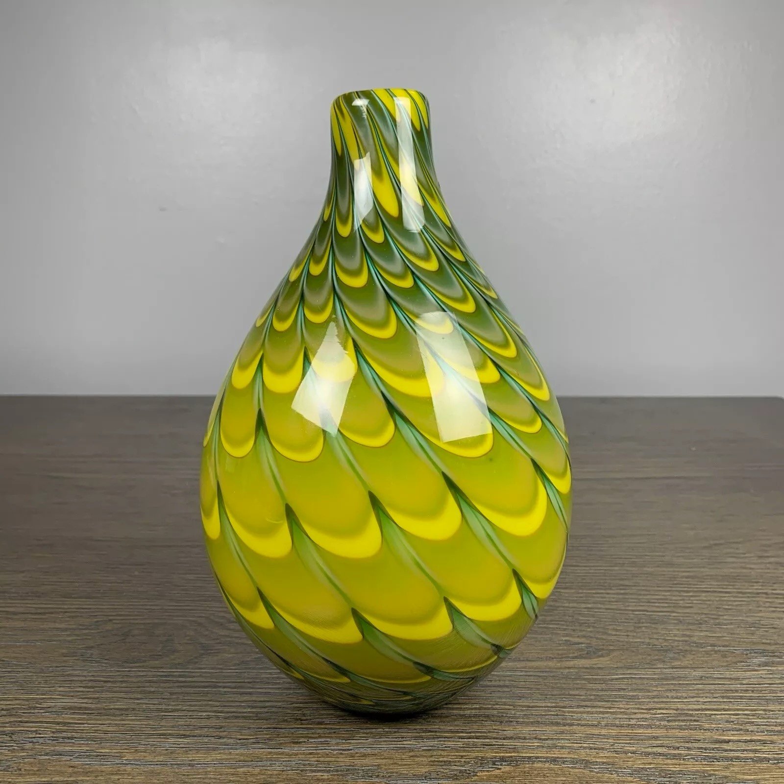 Crate & Barrel “Feather Pulled” Pattern Art Glass Vase 10” Green Yellow Swirl