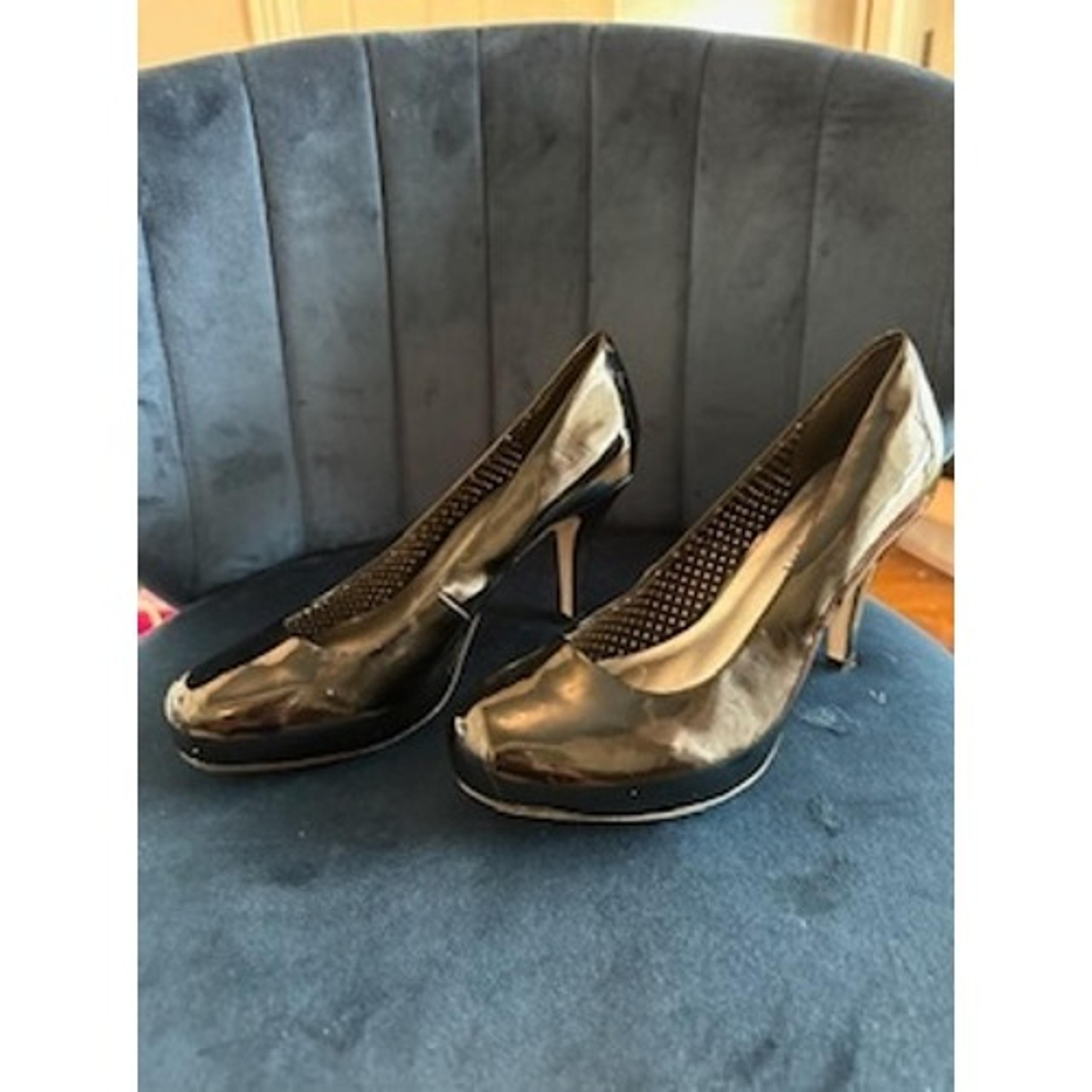 Madden Girl Black Patent Leather Pumps Classic Heels Shoes Women's 7.5