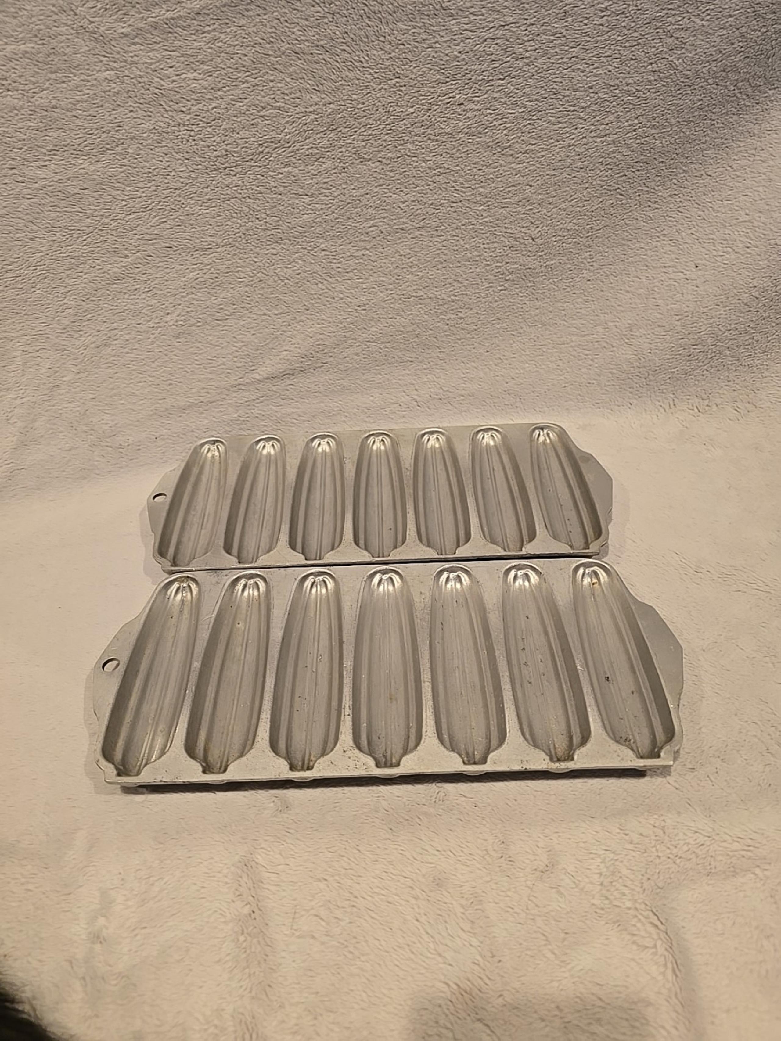 Vintage Wearever No. 2797 Cast Aluminum Cornbread Pans