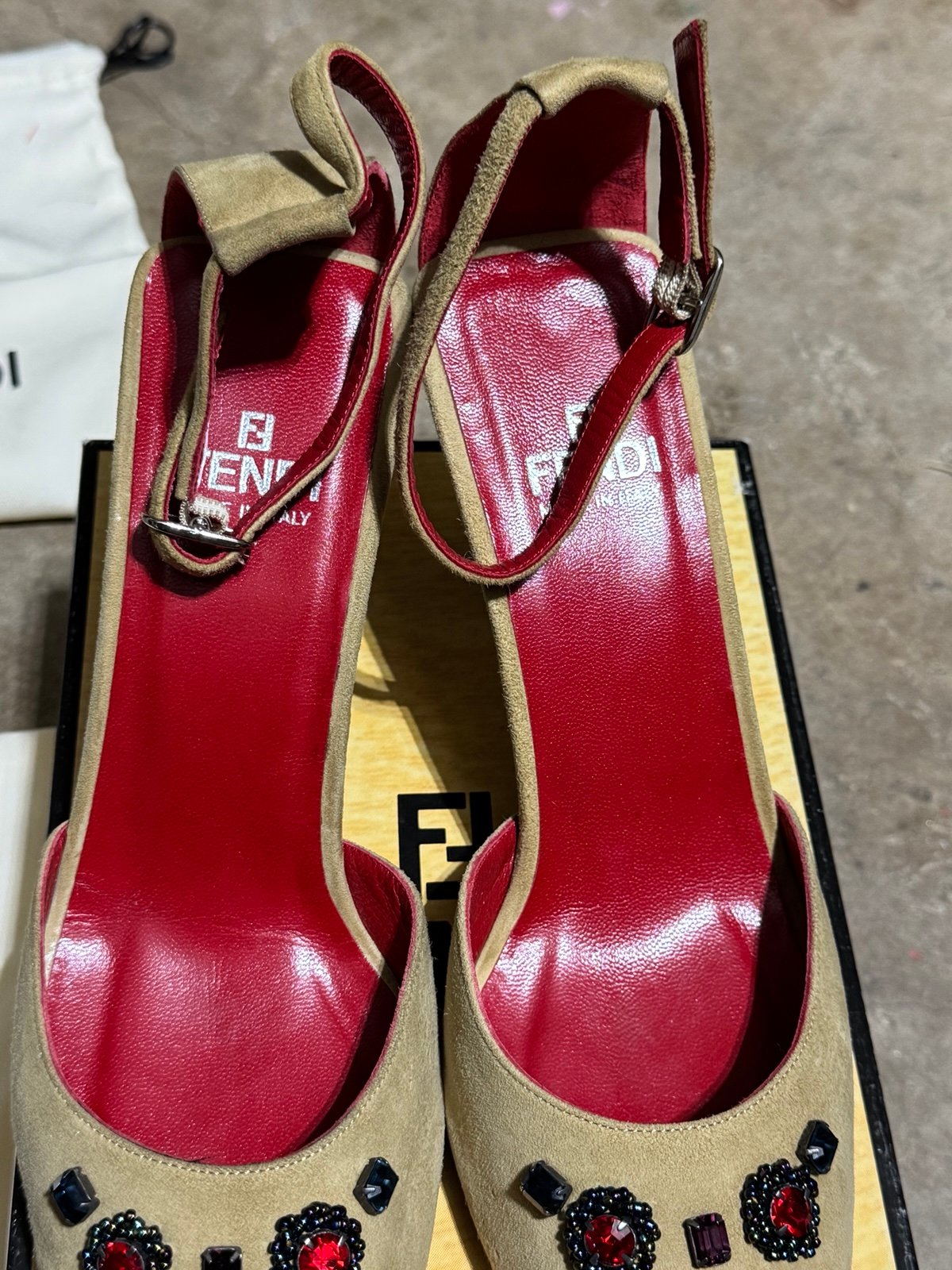 FENDI Heels sz 6.5 /FENDI SHOES SZ 6.5 shoes 6.5 / heels 6.5 /heels sz 6.5