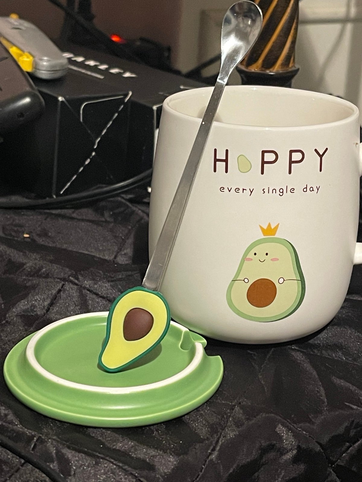 HAPPY AVOCADO Tea Cup