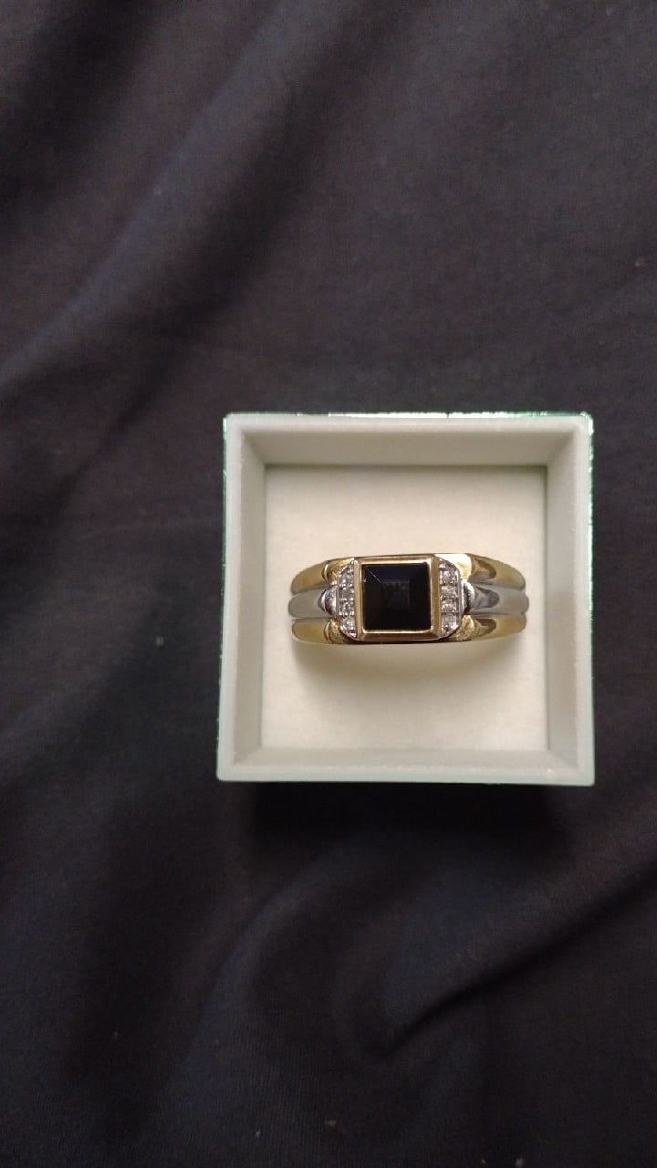 14k gold black oxyx and six small diamonds along the sides