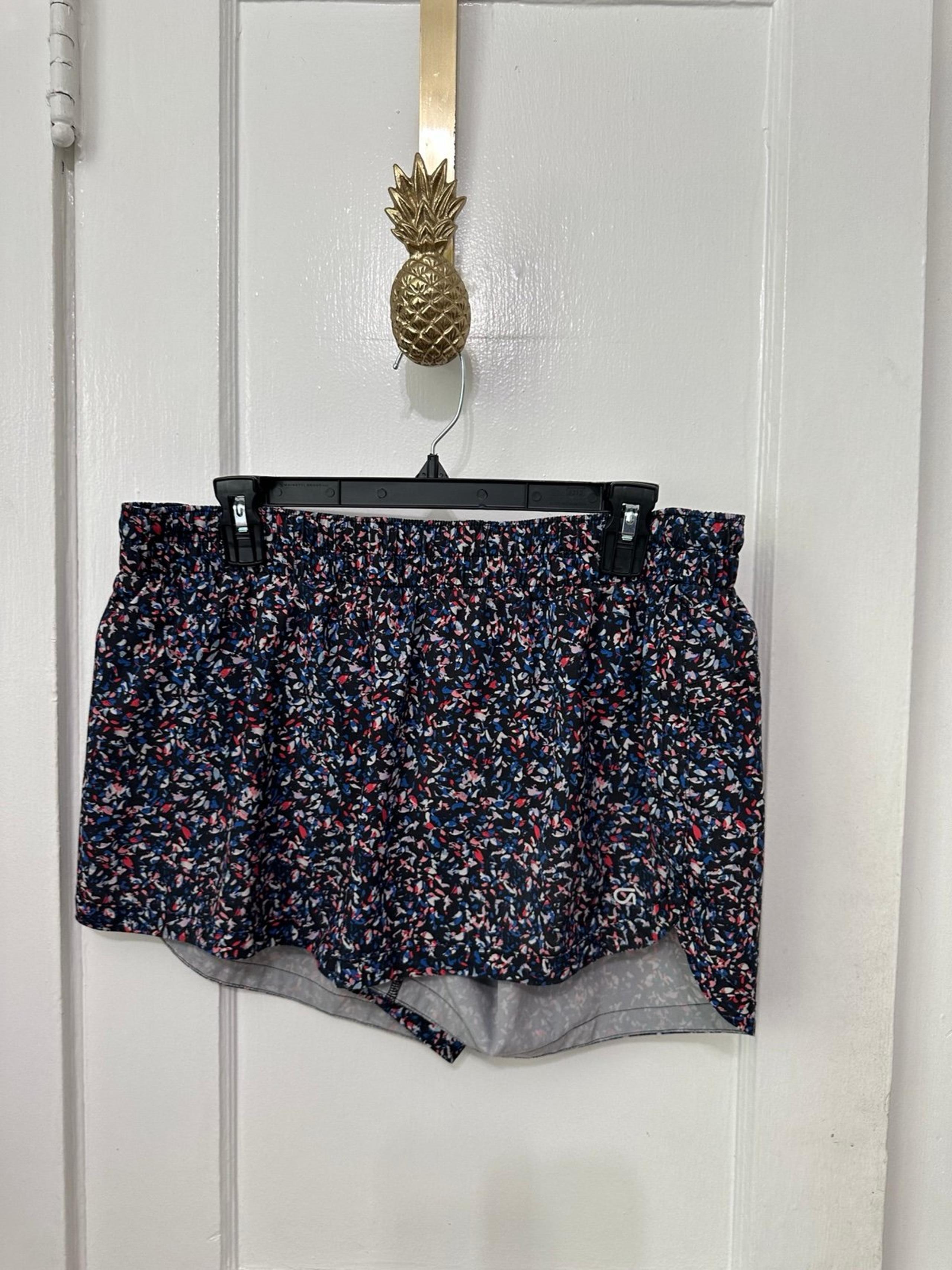 Gap fit women’s size large floral athletic shorts