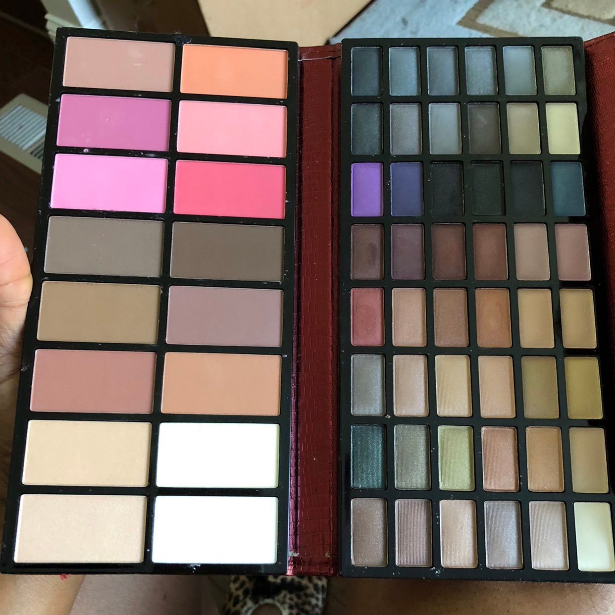 Nice Size Clutch Eye Shadow Palette