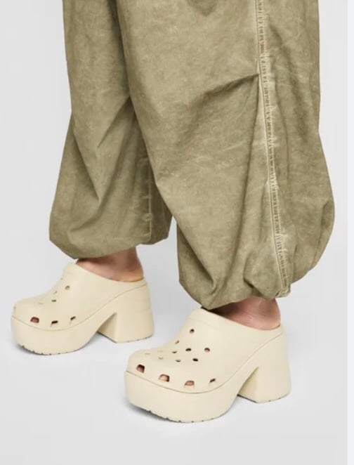 CLOGS Siren clogs NWOT