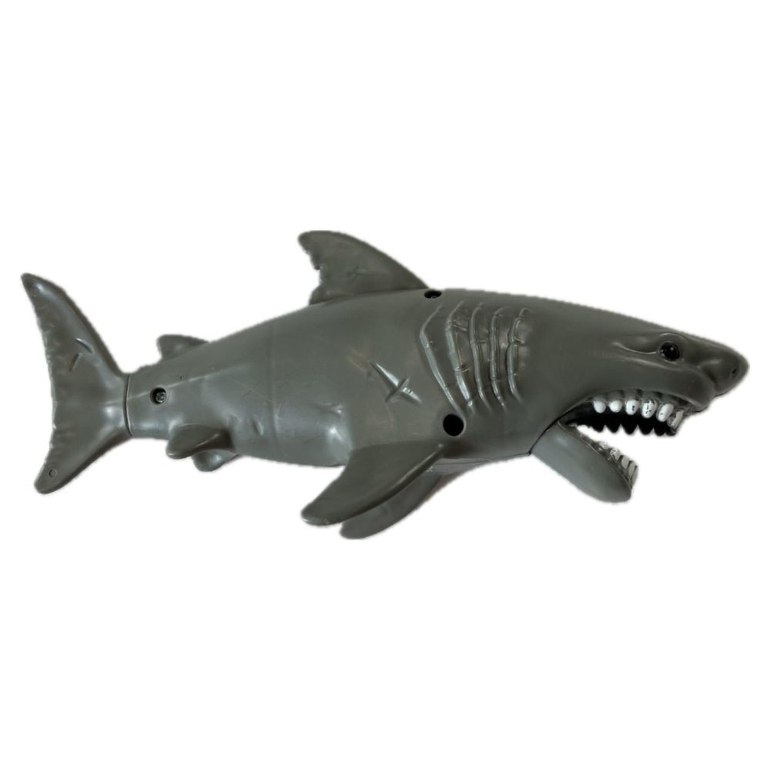 Animal Planet Great White "EXTREME SHARK ADVENTURE" Chomping Action Figure 8"