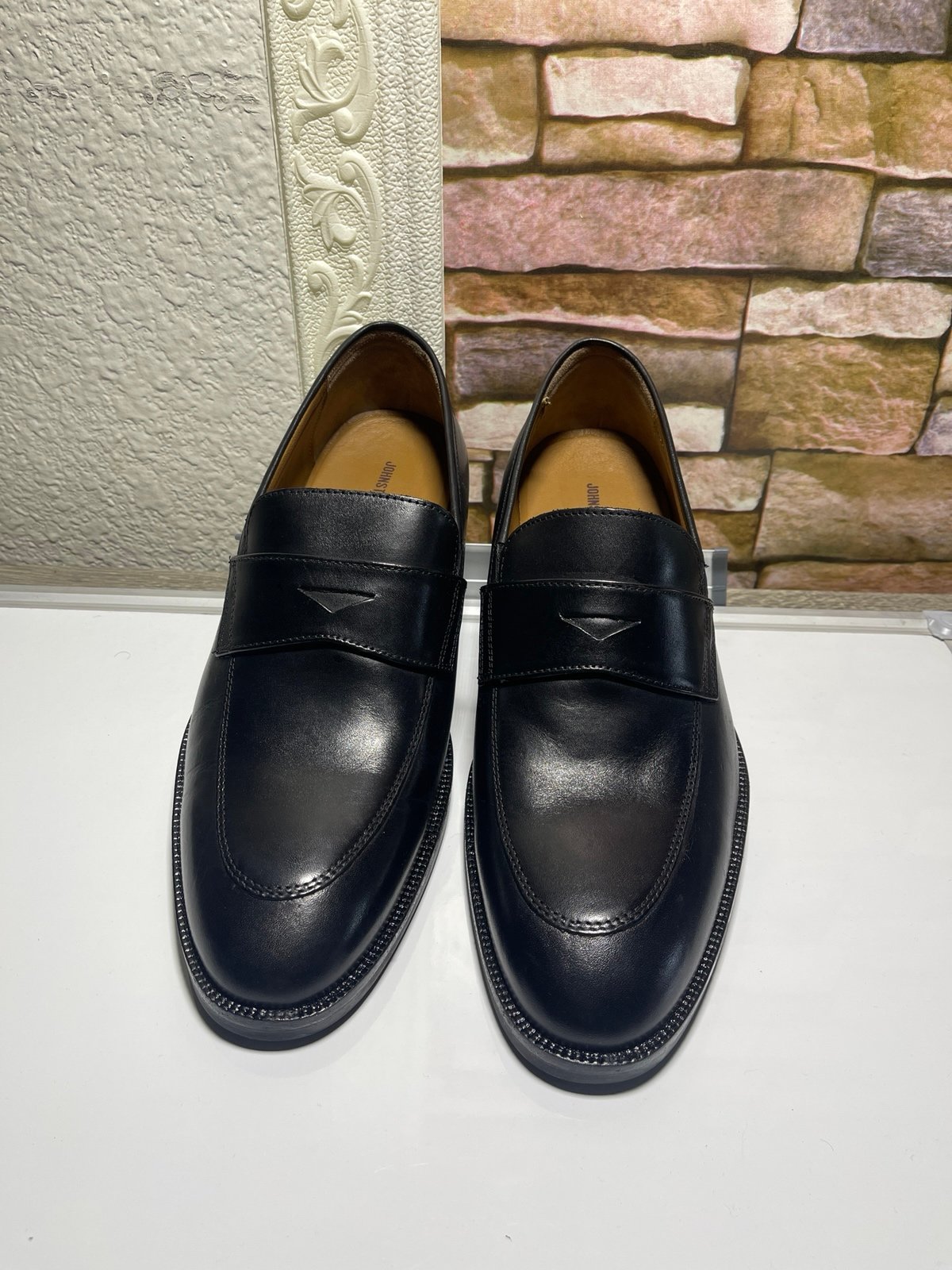 Johnston & Murphy Leather Men’s Shoes – New in Box size 11M