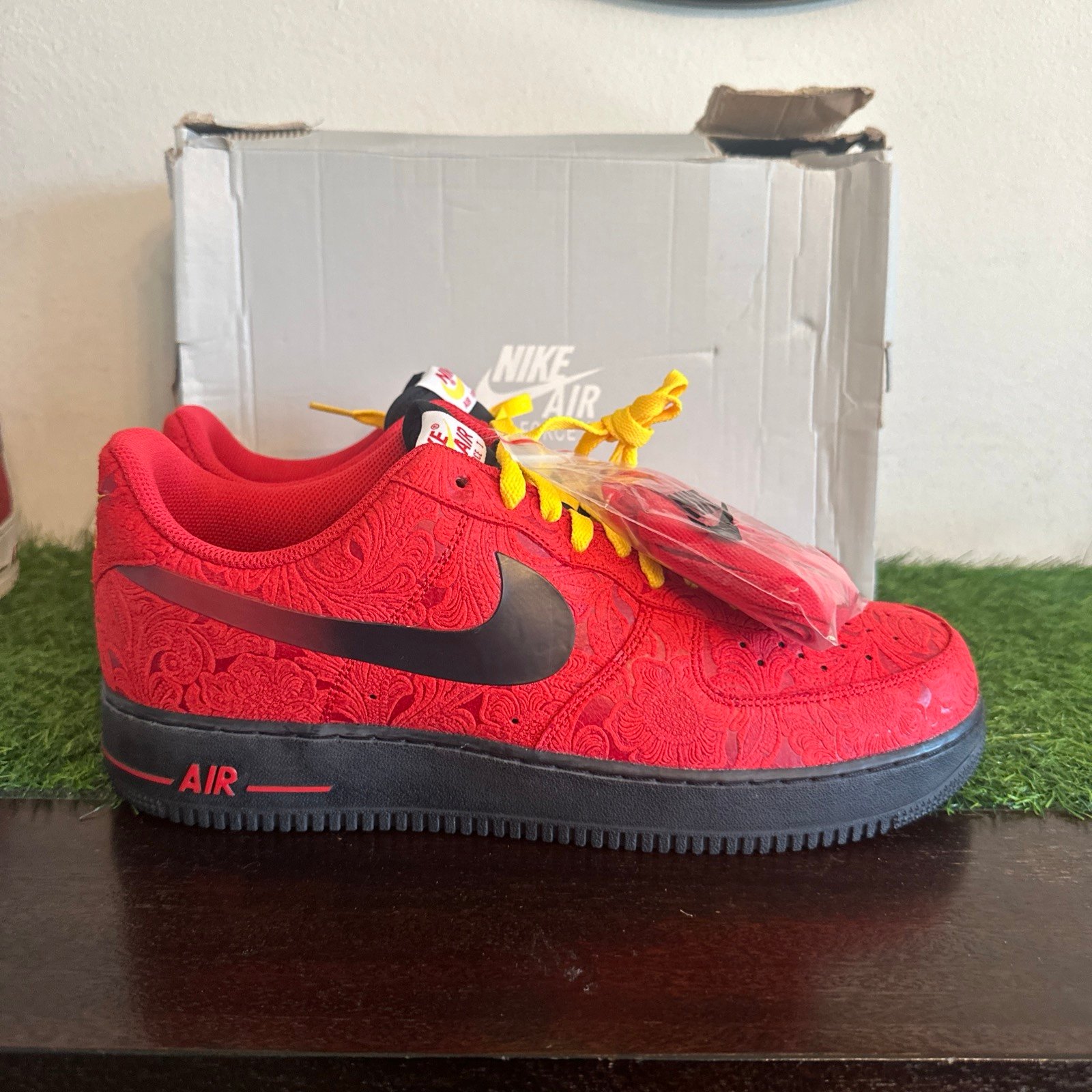 Size 13 M- Nike Air Force 1 Low Miami Heat RARE! DS