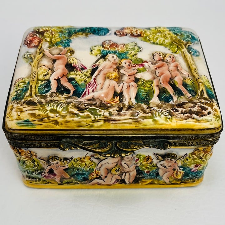 Capodimonte Cherub Hinged Box Italy