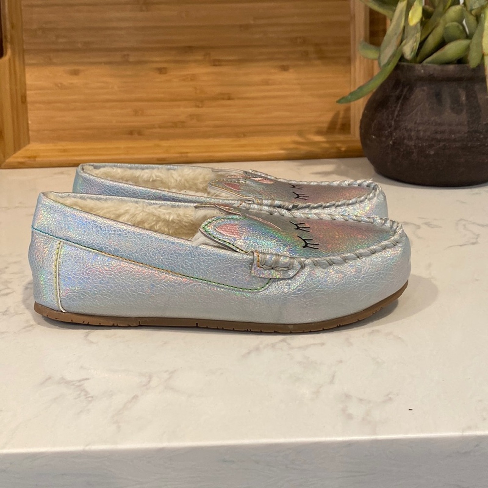 LANDS' END Sleeping Unicorn Iridescent Girls Moccasin Slippers sz 4